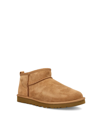 Stivali realizzati in montone. 1137391 CHE UGG 