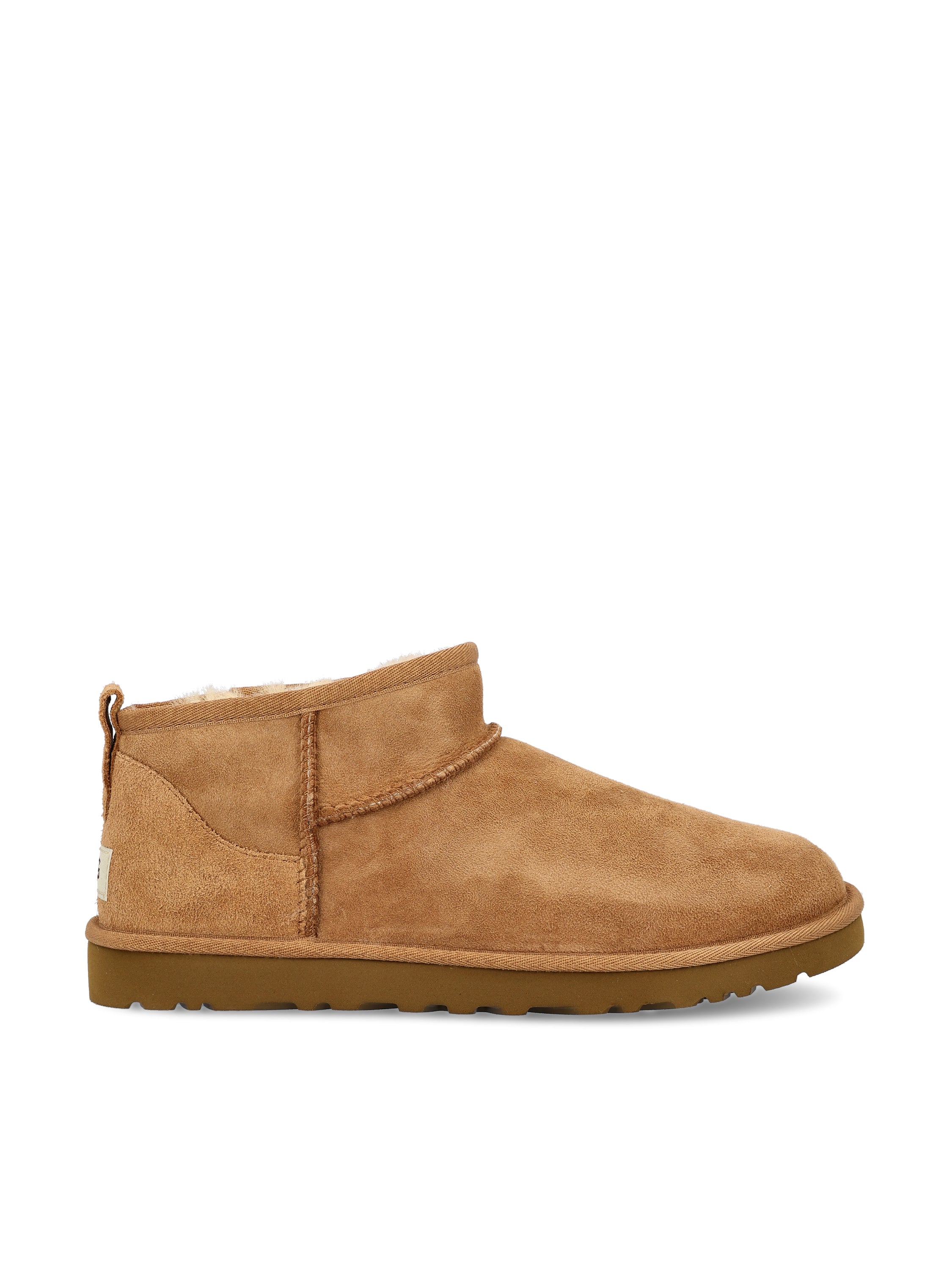 Stivali realizzati in montone. 1137391 CHE UGG 