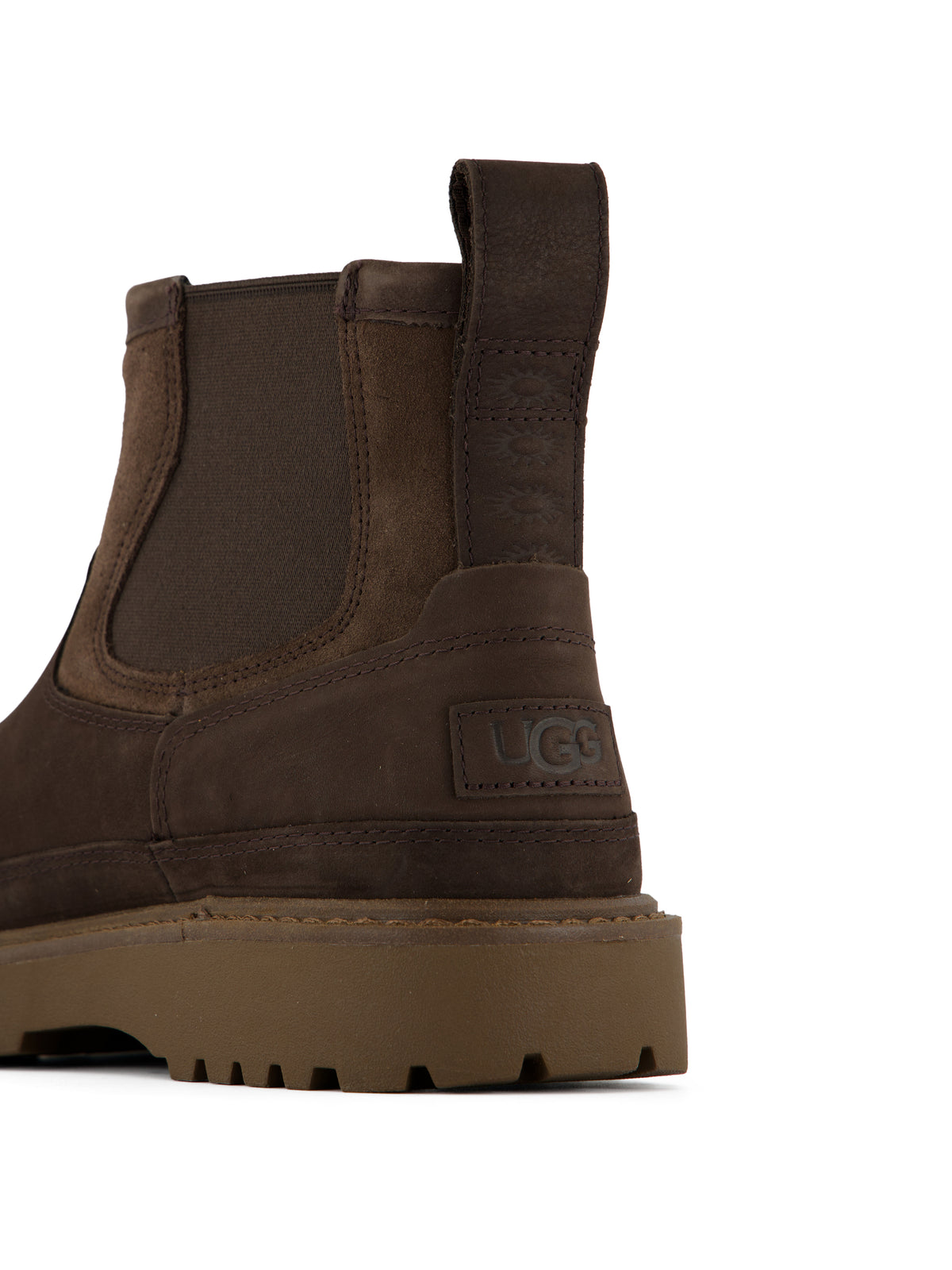 Stivali realizzati in camoscio. 1184610 DDC UGG 