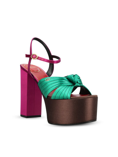 Sandali realizzati in pelle. 9W0S0NS1FSD 5KX VALENTINO GARAVANI 