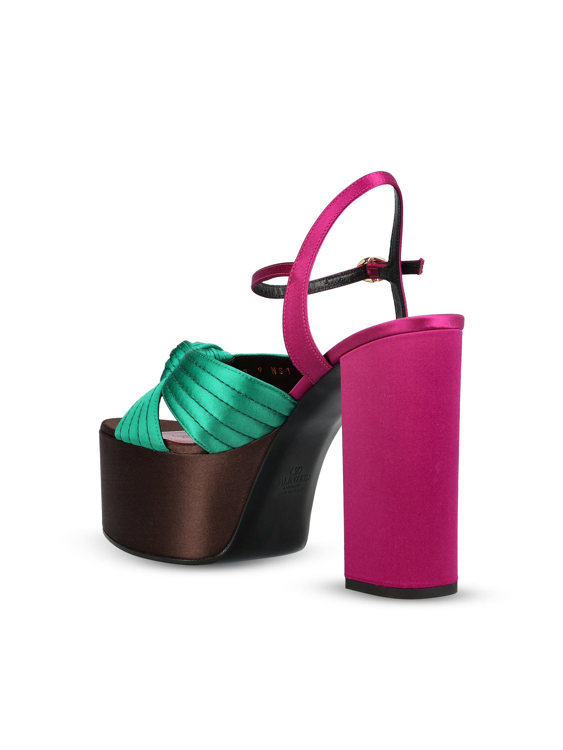 Sandali realizzati in pelle. 9W0S0NS1FSD 5KX VALENTINO GARAVANI 