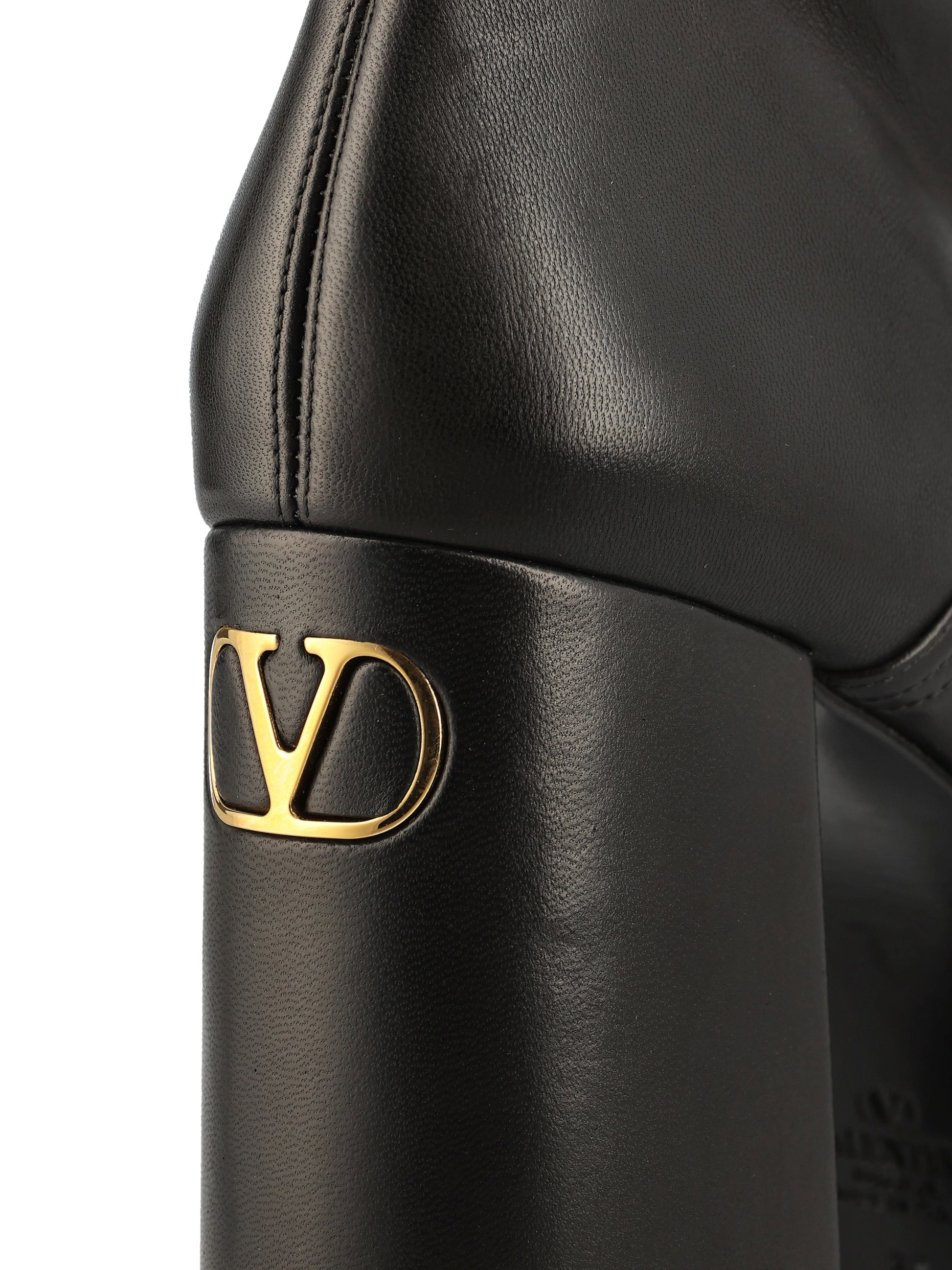 Stivali realizzati in pelle. 9W2S0PV8HZX 0NO VALENTINO GARAVANI 