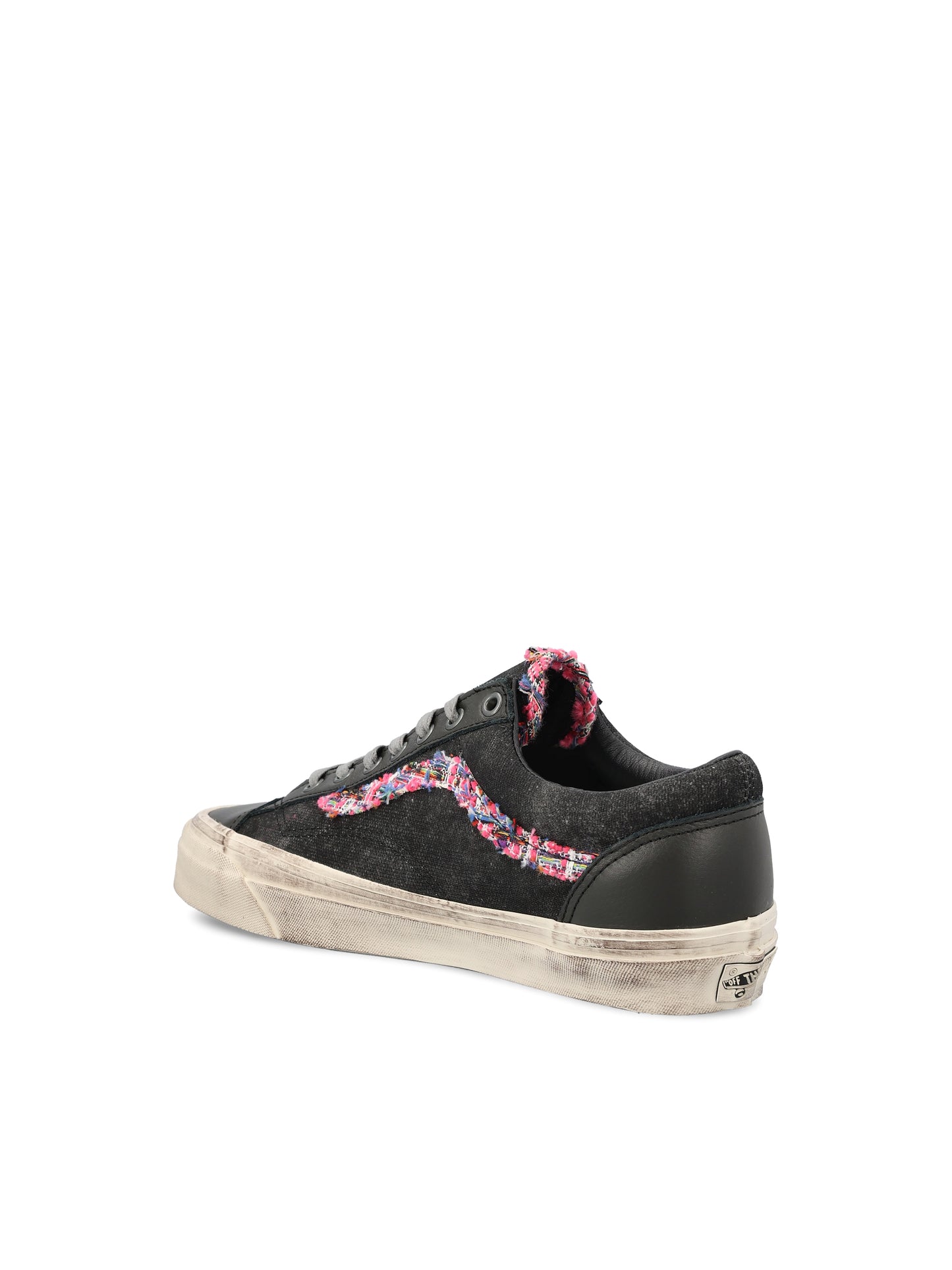 Sneakers realizzate in tela. VN000E8V EMV1 VANS 