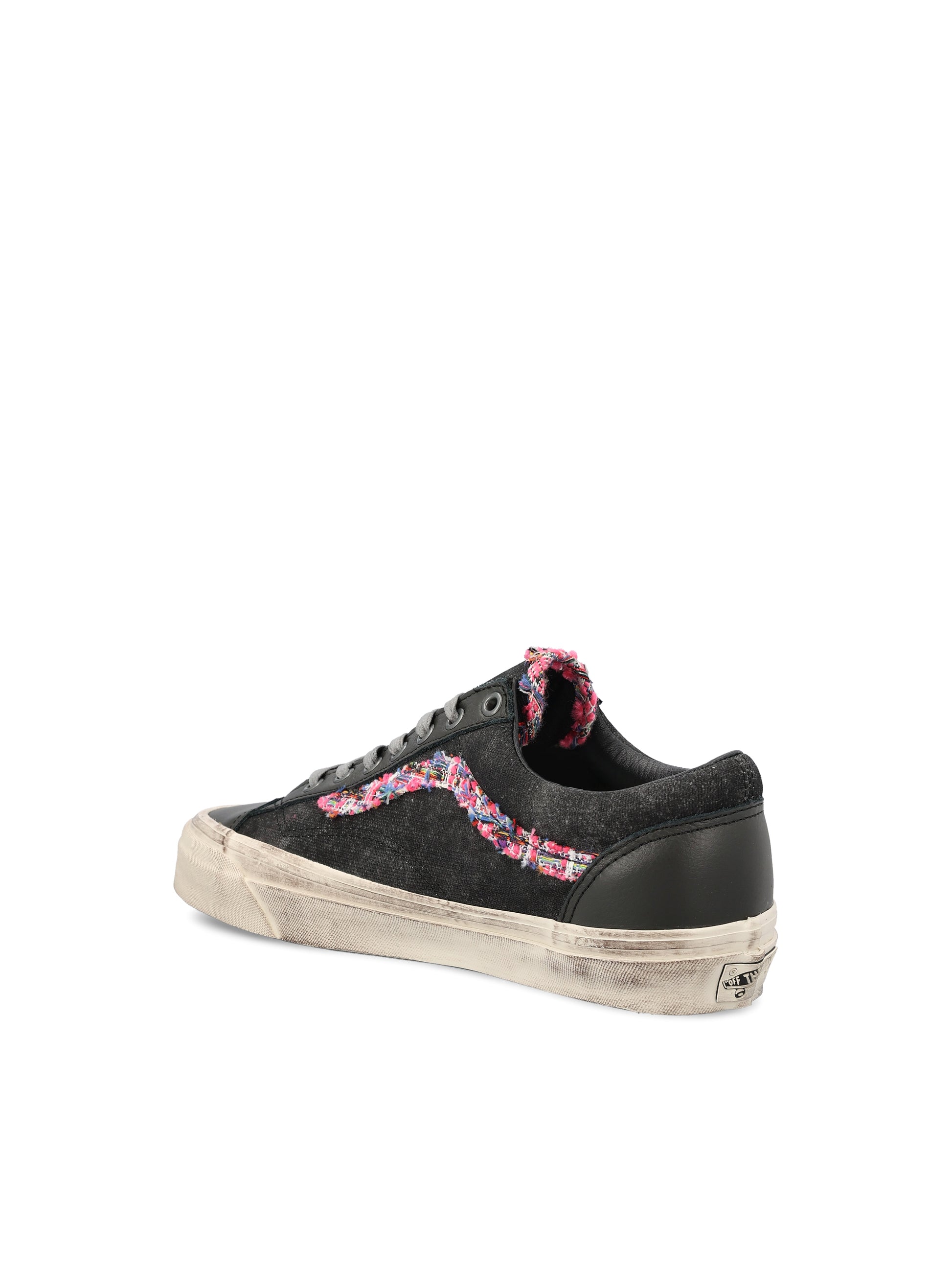 Sneakers realizzate in tela. VN000E8V EMV1 VANS 