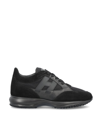 Sneakers realizzate in pelle scamosciata. HXW7130GC80UZA B999 HOGAN 