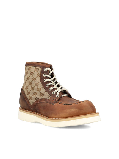 Stivale realizzato in pelle di vitello e tessuto. 831149 AAEZE2541 GUCCI 