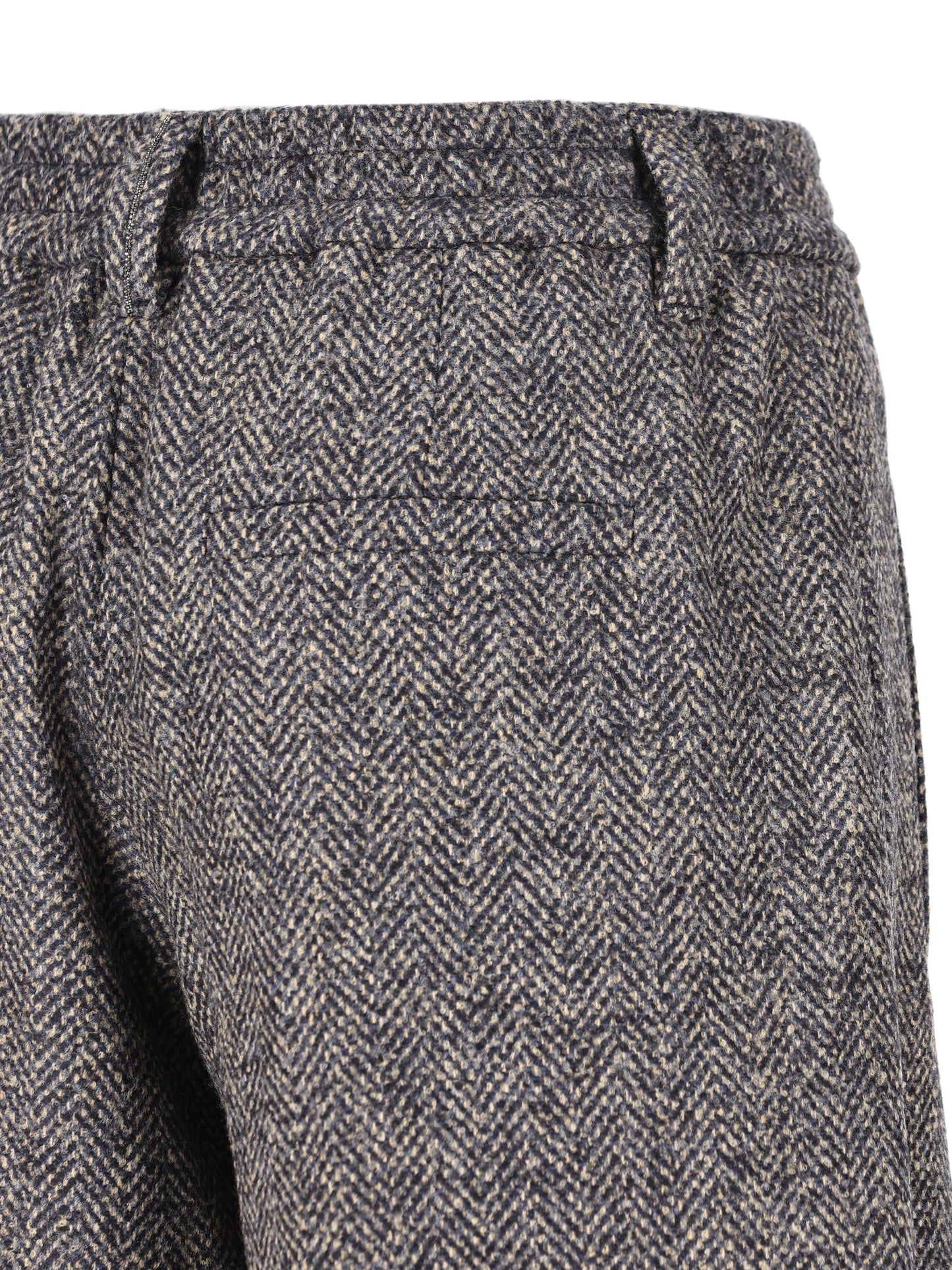 Pantaloni realizzati in lana. MG529P9038 C4897 BRUNELLO CUCINELLI 