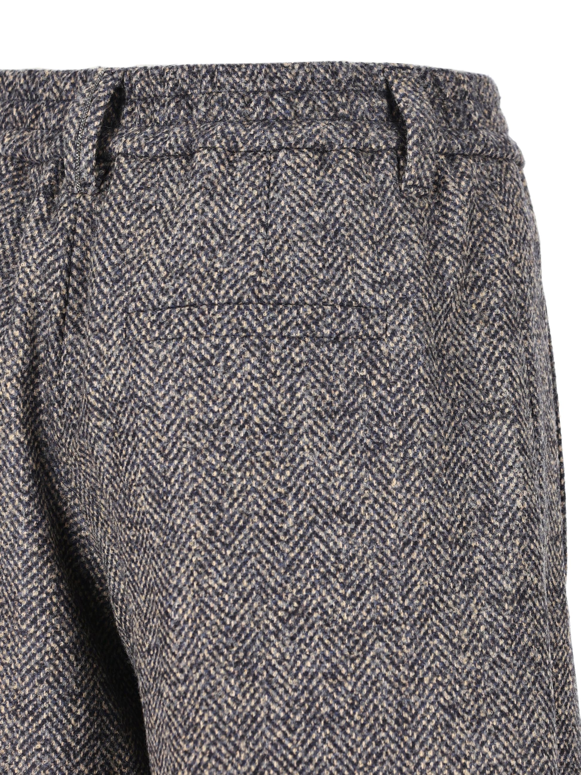 Pantaloni realizzati in lana. MG529P9038 C4897 BRUNELLO CUCINELLI 