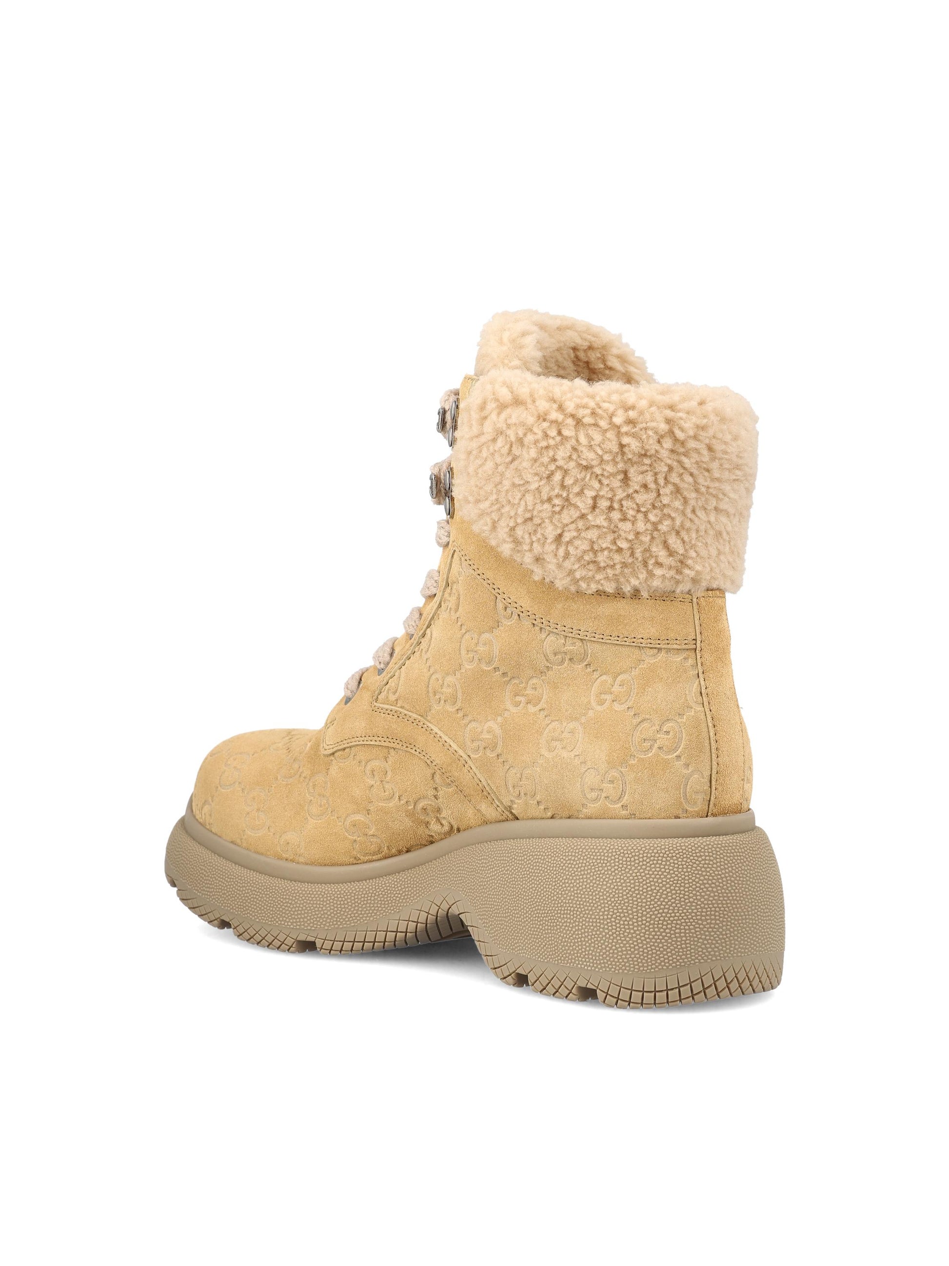 Stivali realizzati in pelle scamosciata. 836062 AAE259555 GUCCI 