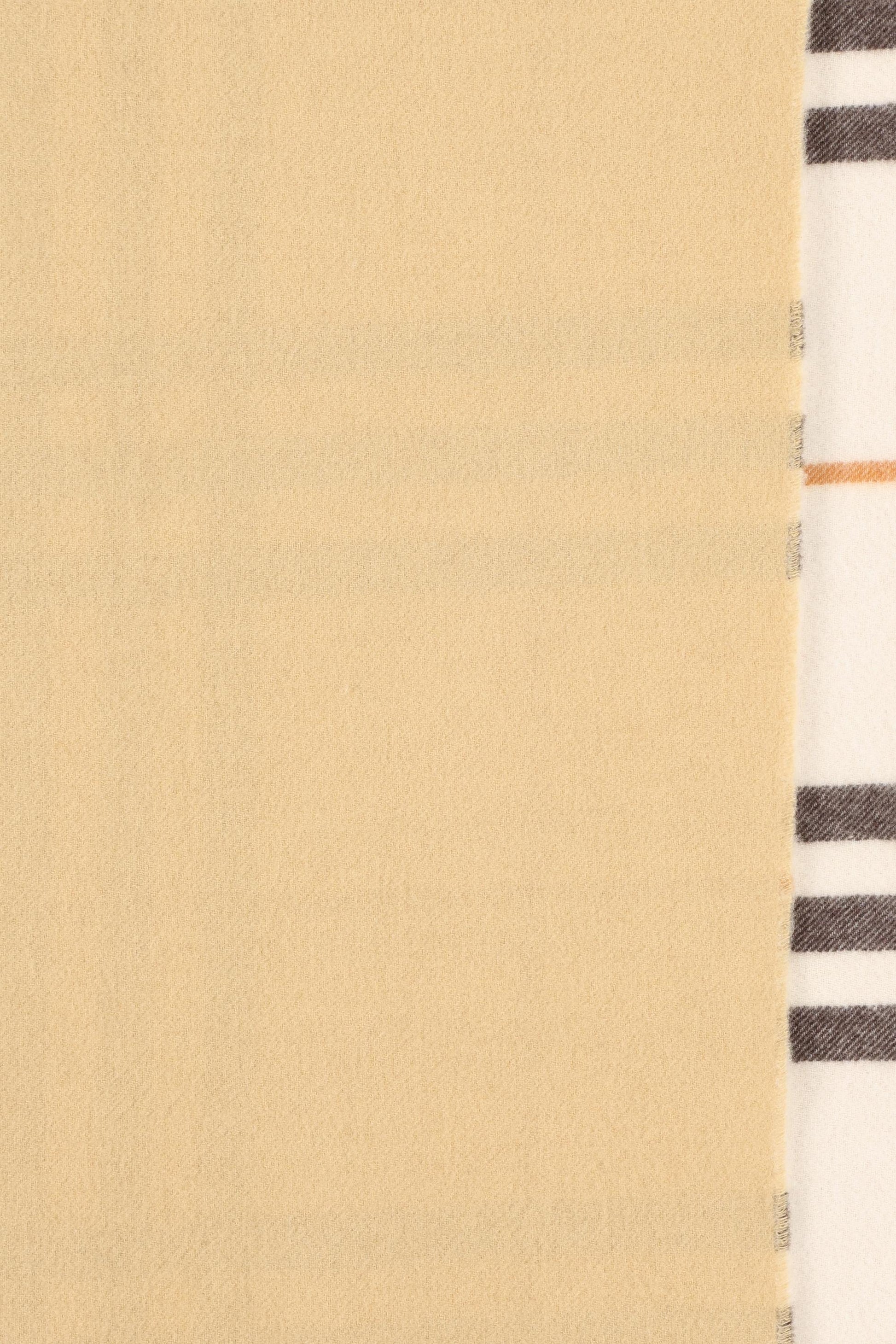 Sciarpa realizzata in cashmere. 8113930 A4486 BURBERRY 