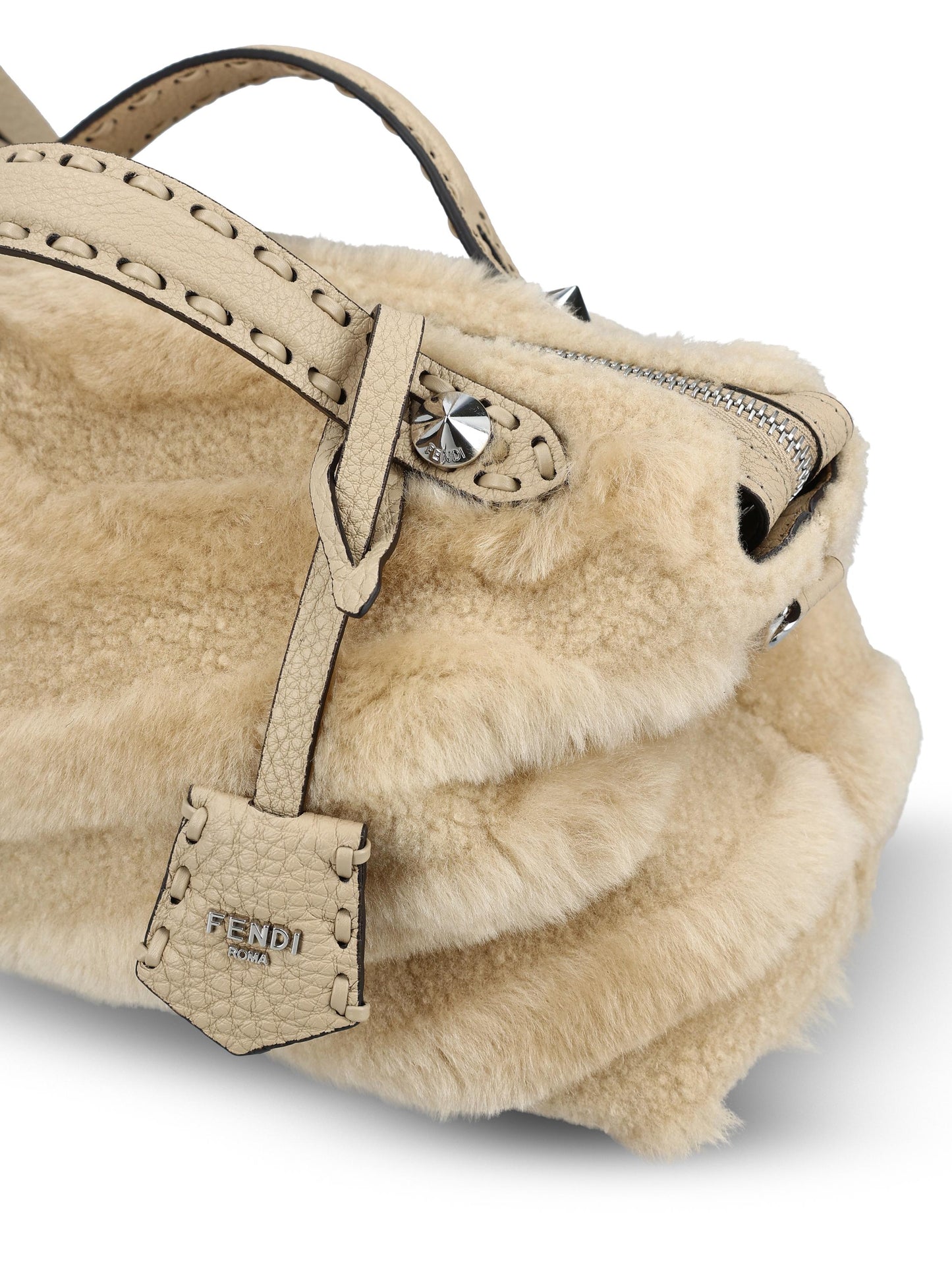 Borsa realizzata in shearling. 8BL155 AYD1F1734 FENDI 