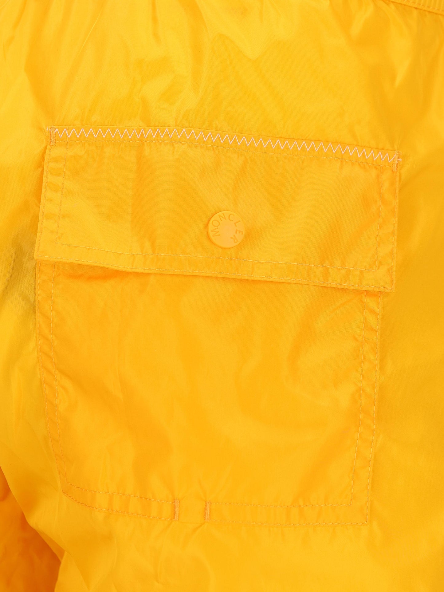 Shorts realizzati in poliammide M2C00005 599JK126 MONCLER 