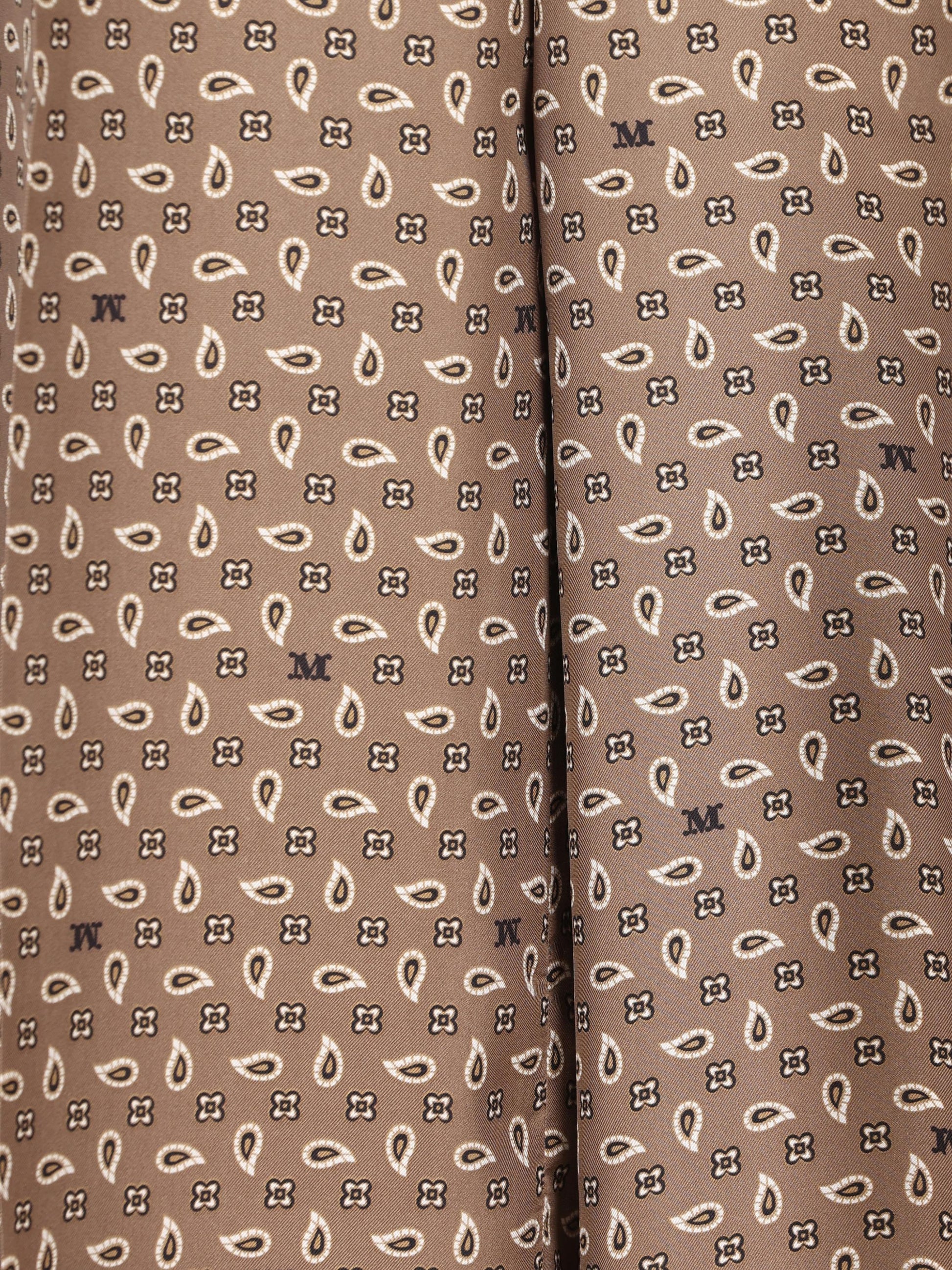 Pantaloni realizzati in seta. 2611131131600 006 MAX MARA 