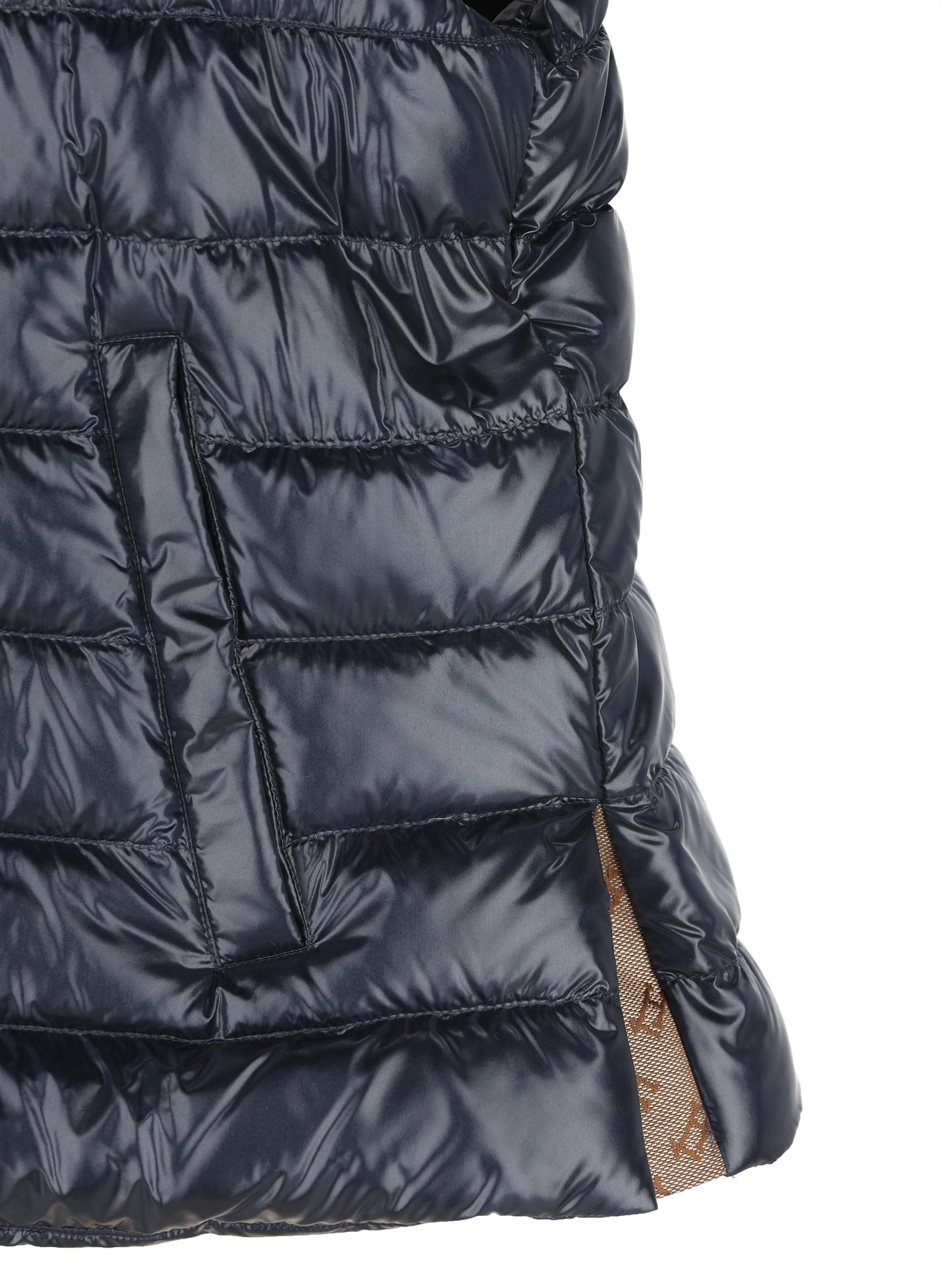 Smanicato realizzato in nylon. PI002217D 12017Z9200 HERNO 