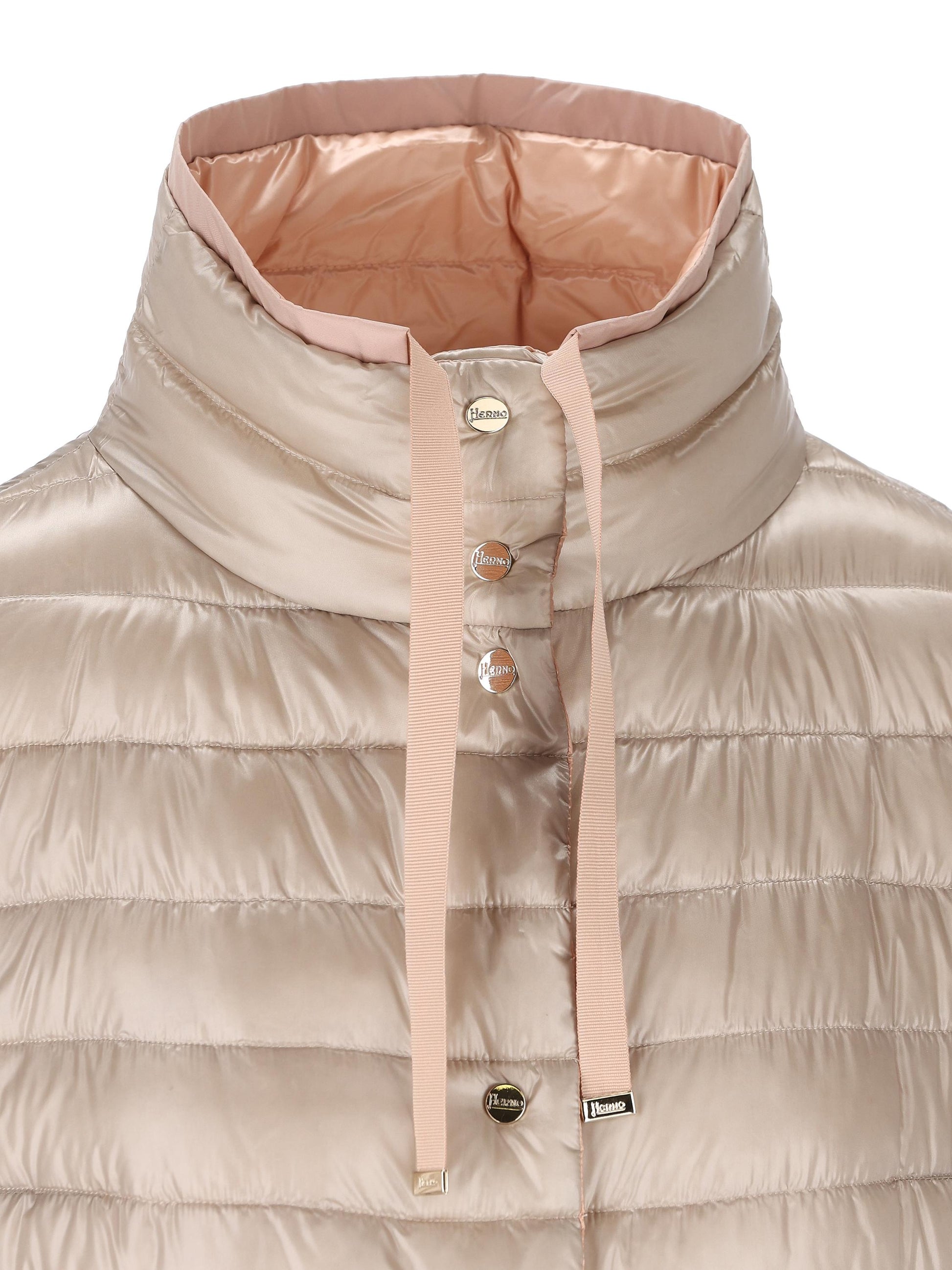 Piumino realizzato in poliammide. PI001846D 12017Z4019 HERNO 