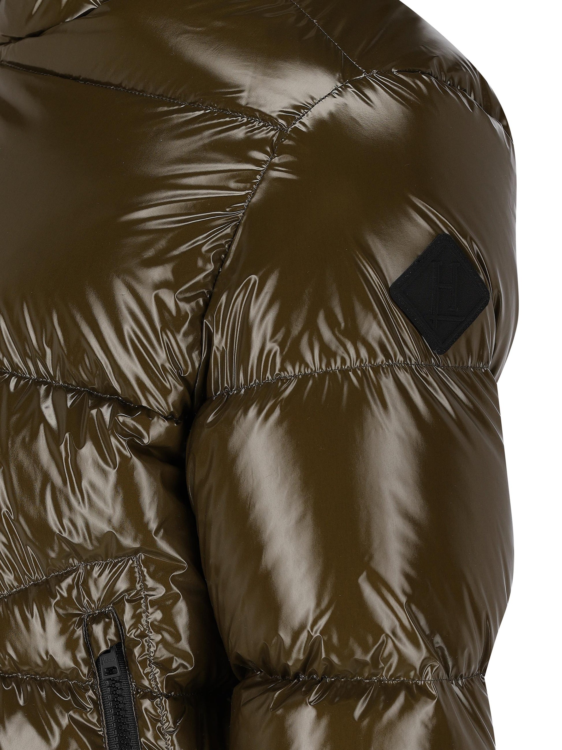 Piumino corto effetto lucido con cappuccio PI001133U 12220Z7740 HERNO 