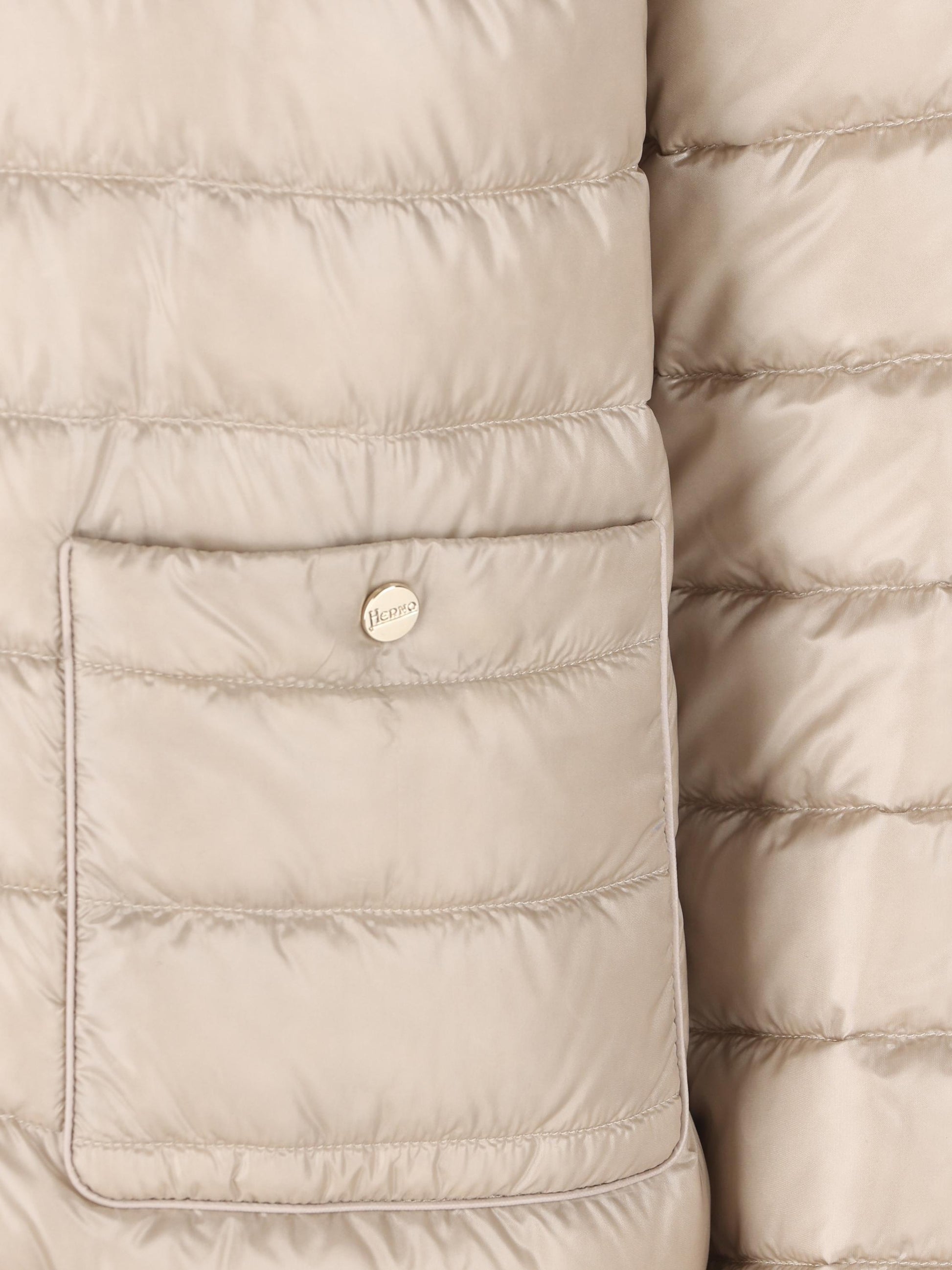 Piumino realizzato in poliammide. PI002039D 12017Z1985 HERNO 