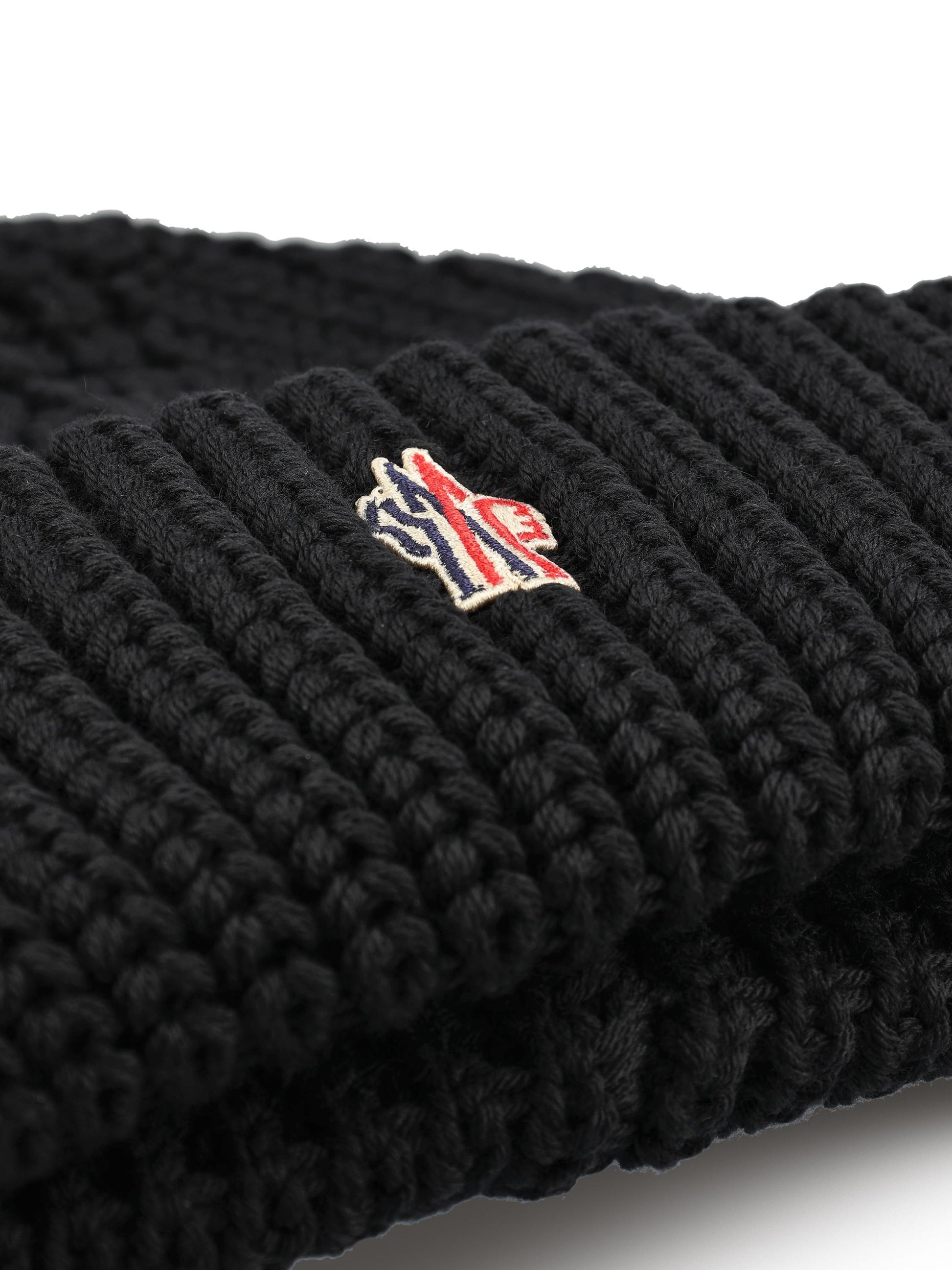 Berretto realizzato in lana vergine. M3B00002 M1282999 MONCLER GRENOBLE 