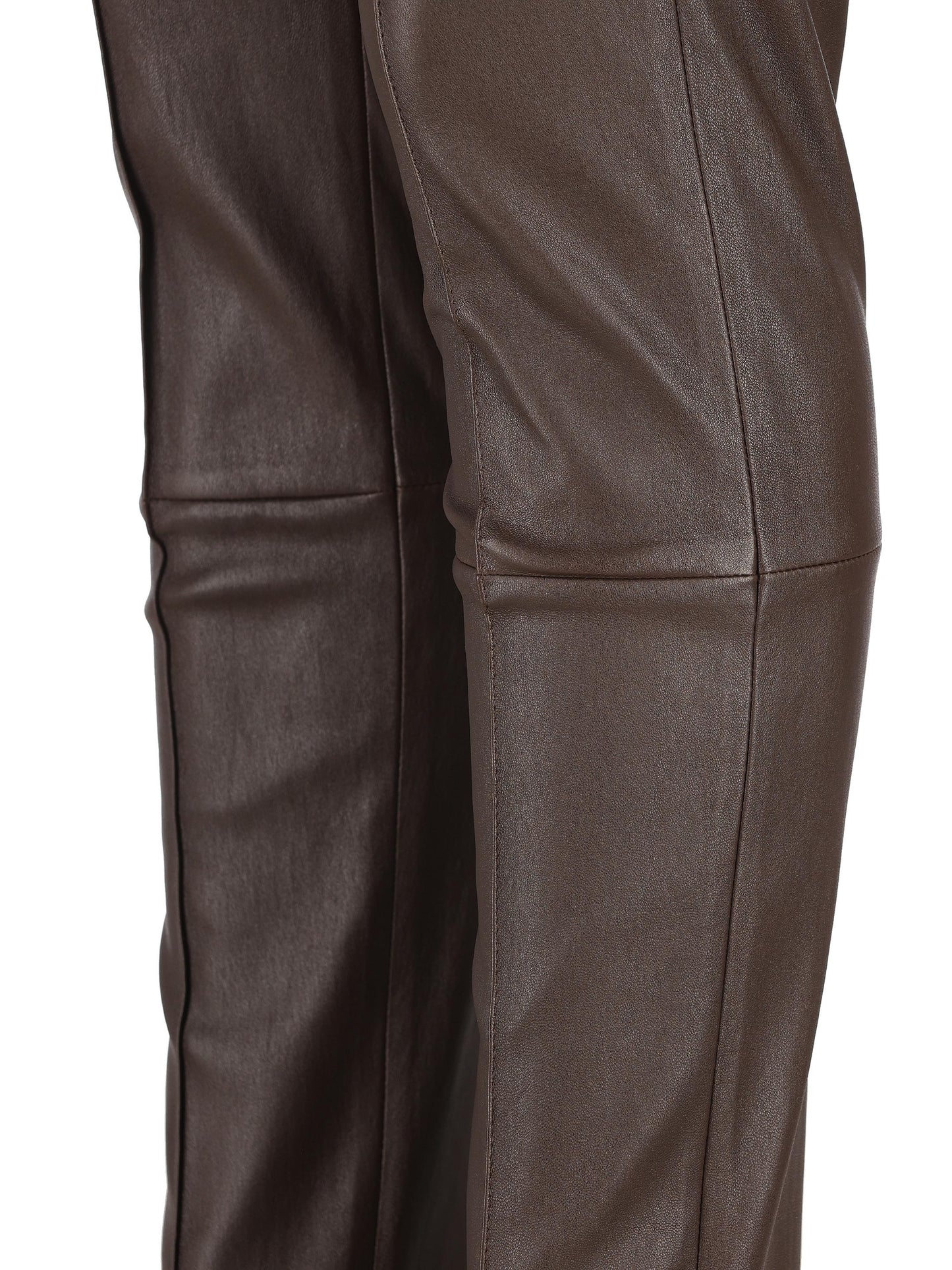 Pantaloni realizzati in pelle. M0V32P8788 C9100 BRUNELLO CUCINELLI 