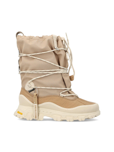 Stivali realizzati in pelle impermeabile. 1161890 SAN UGG 