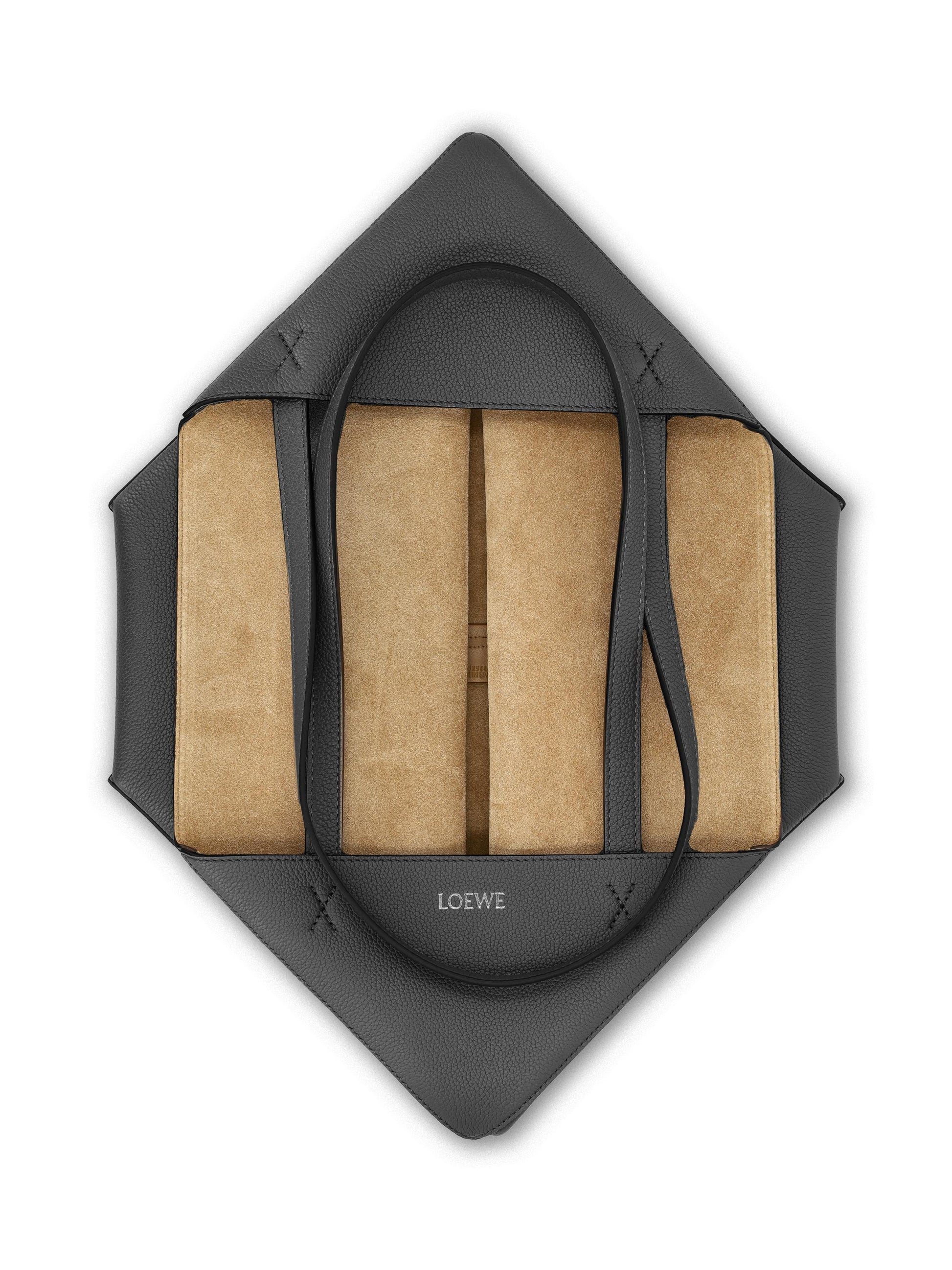 Borsa realizzata in pelle di vitello. A779PEWX04 1100 LOEWE 