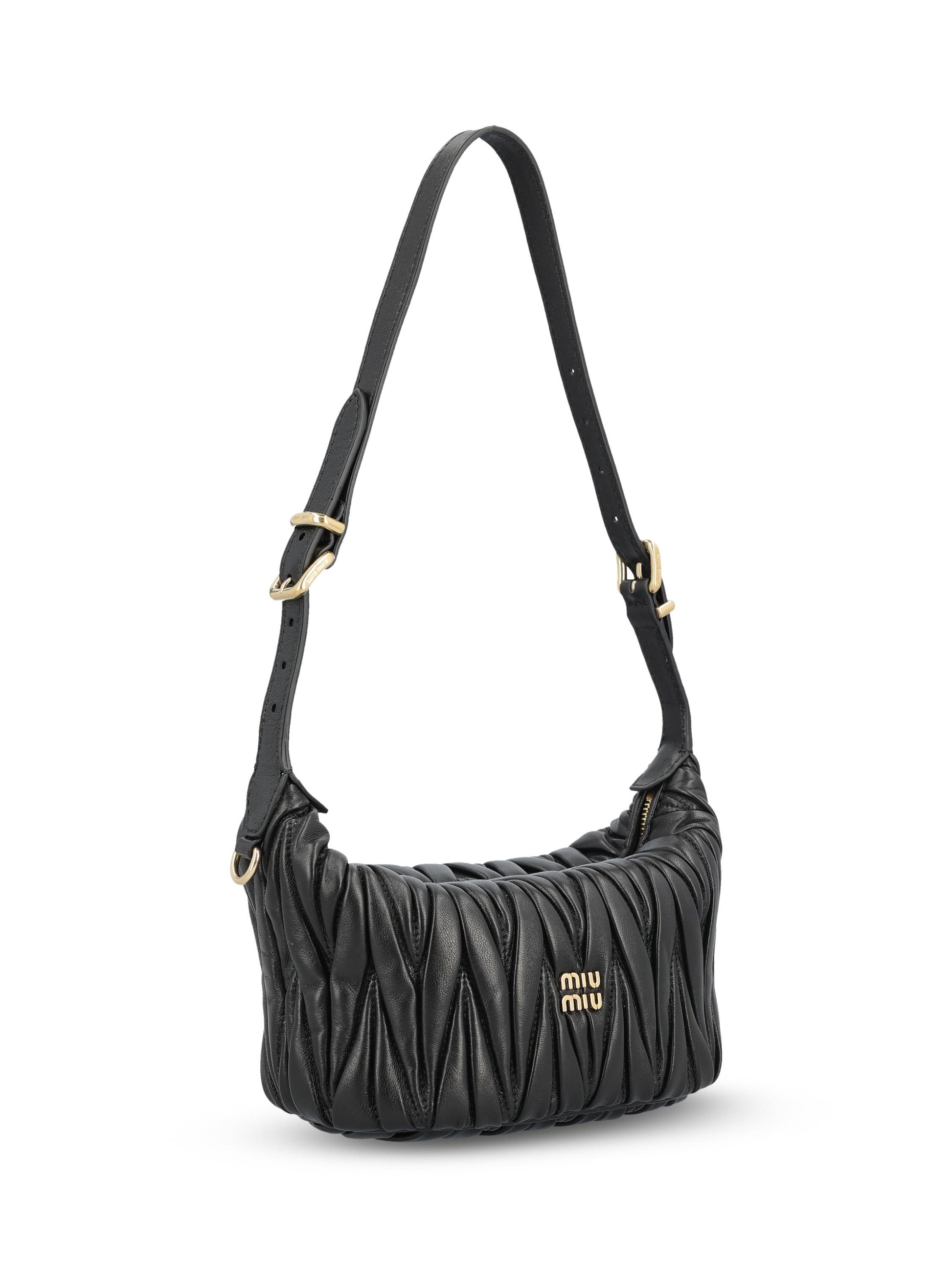 Pouch realizzata in pelle di agnello. 5BP100 AN88F0002 MIU MIU 