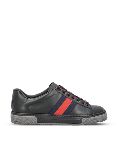 Sneakers realizzate in pelle liscia. 849836 AAFN31076 GUCCI 