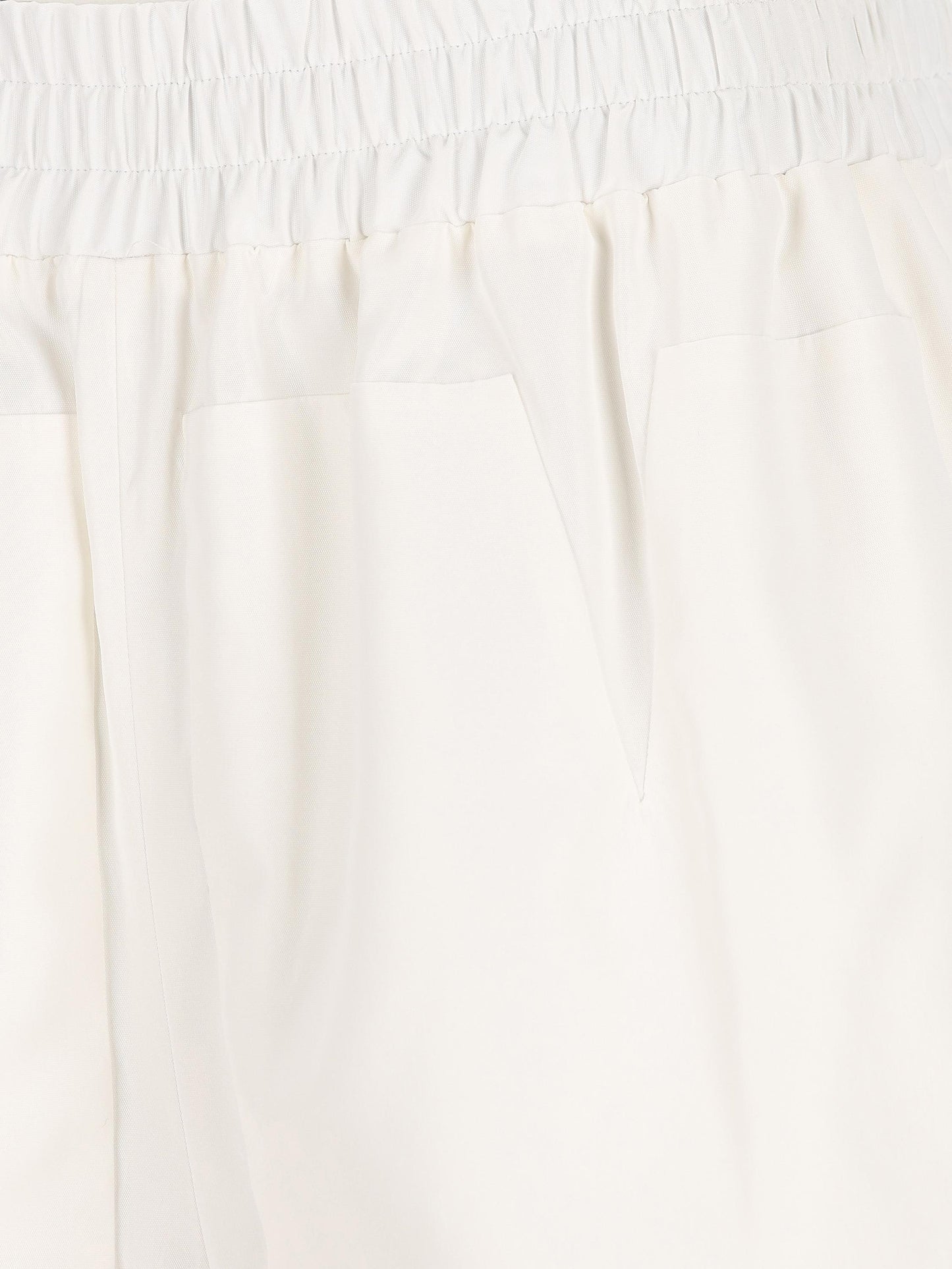 Shorts realizzati in viscosa e poliammide. FR6716 AW9BF0ZNM FENDI 
