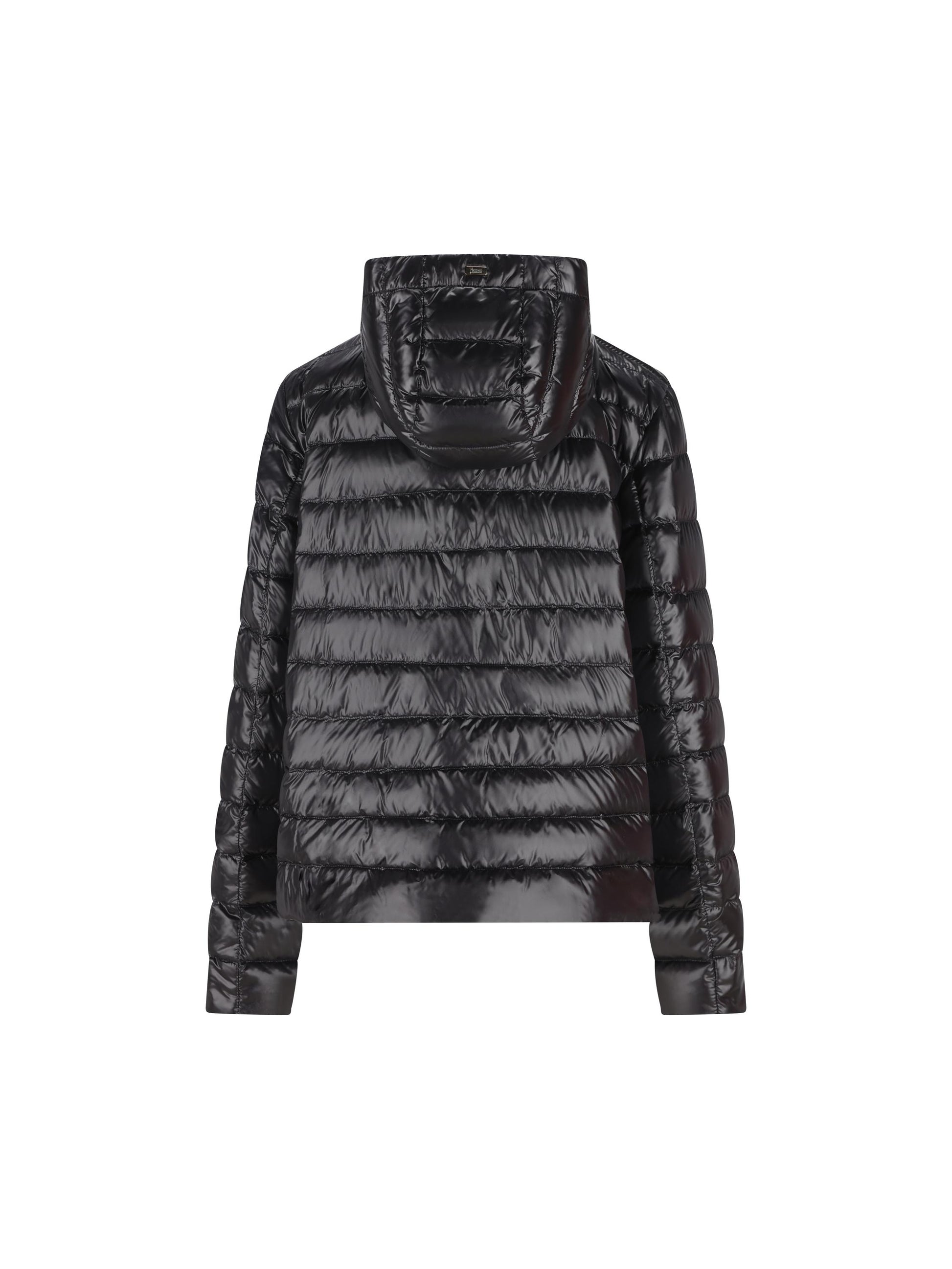 Piumino realizzato in poliammide. PI001994D 12017Z9300 HERNO 