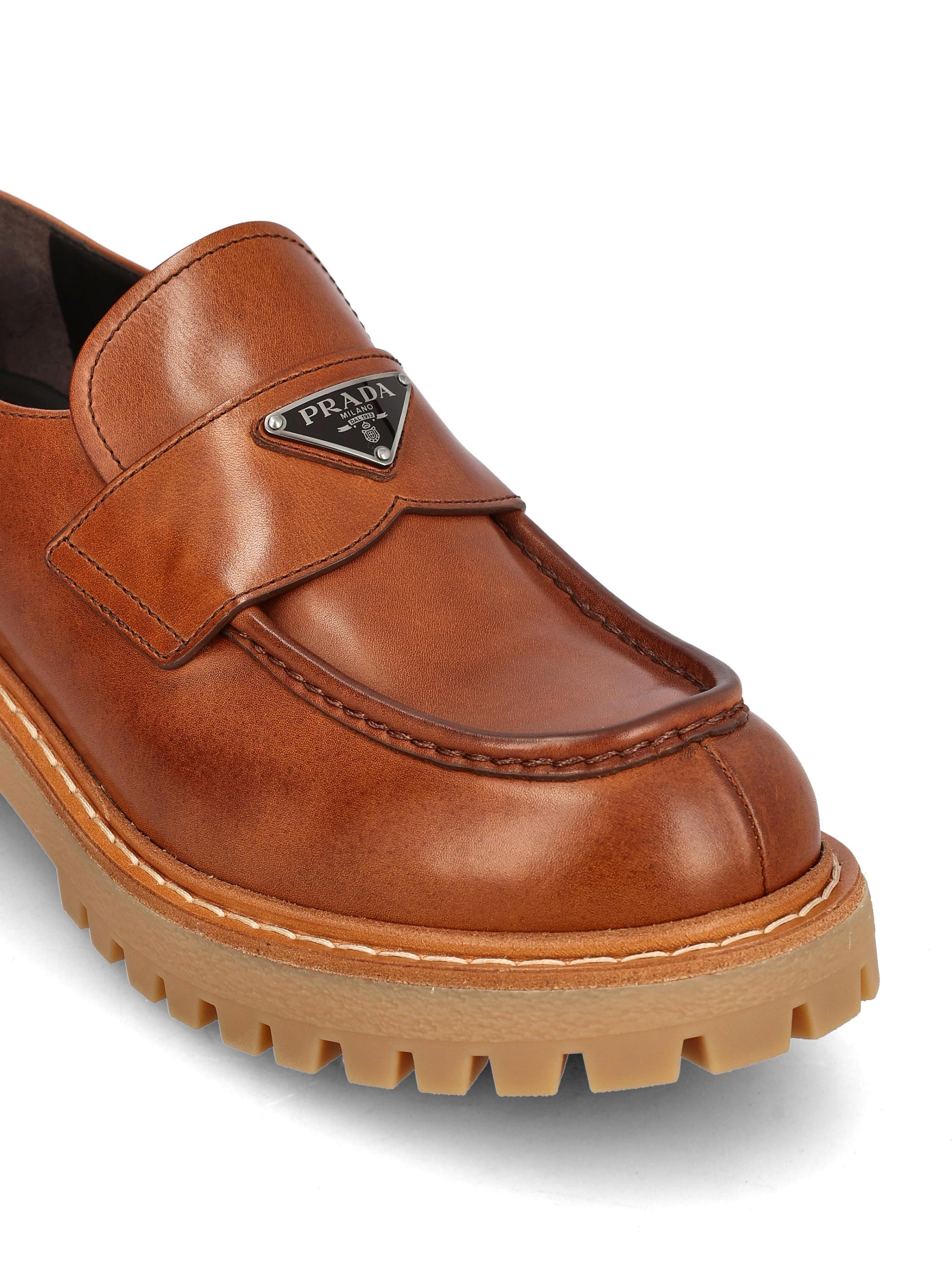 Mocassini realizzati in pelle di vitello. 2DE151 070F0046 PRADA 