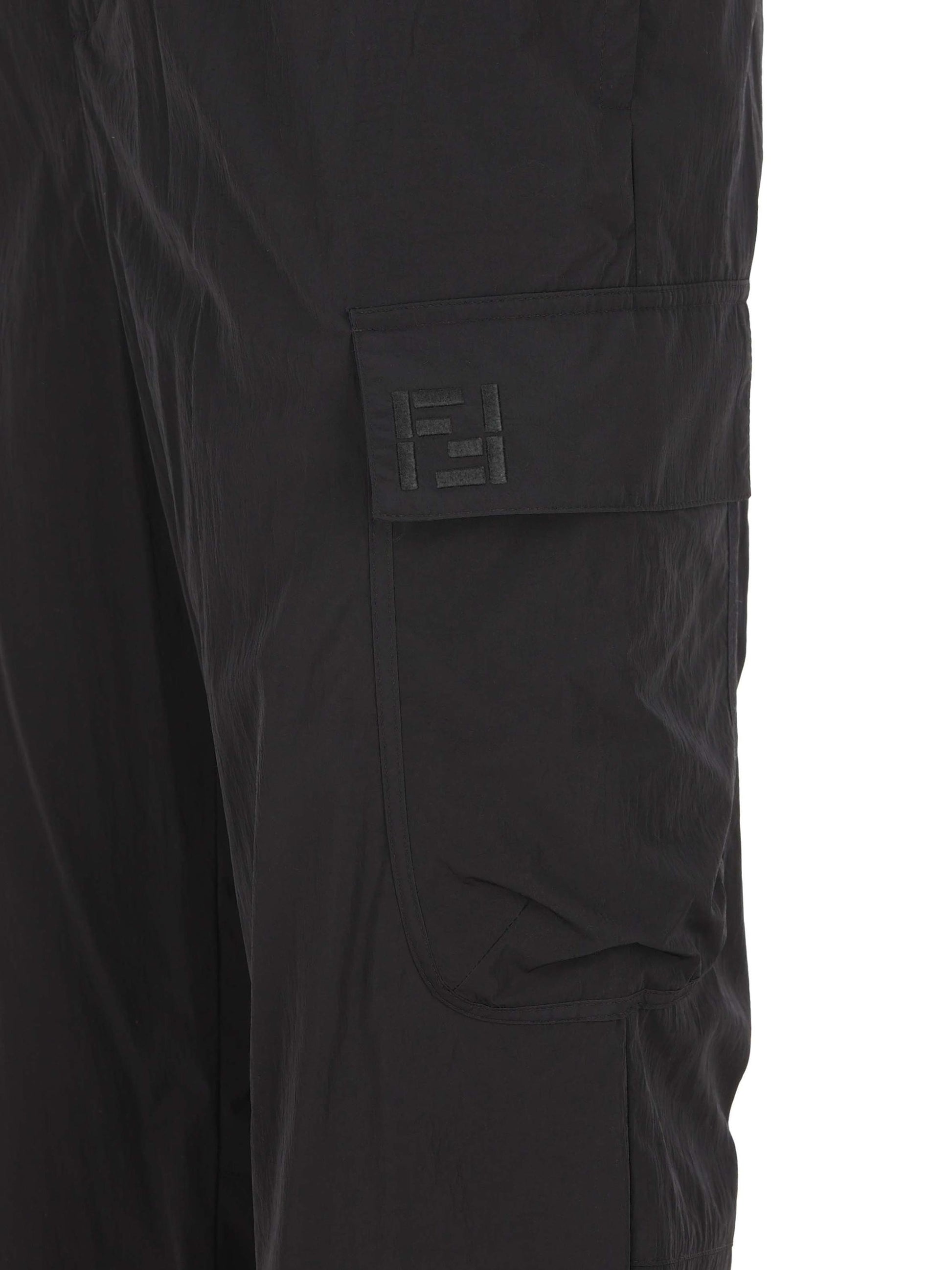 Pantaloni cargo realizzati in poliammide. FB1116 AYU9F0QA1 FENDI 