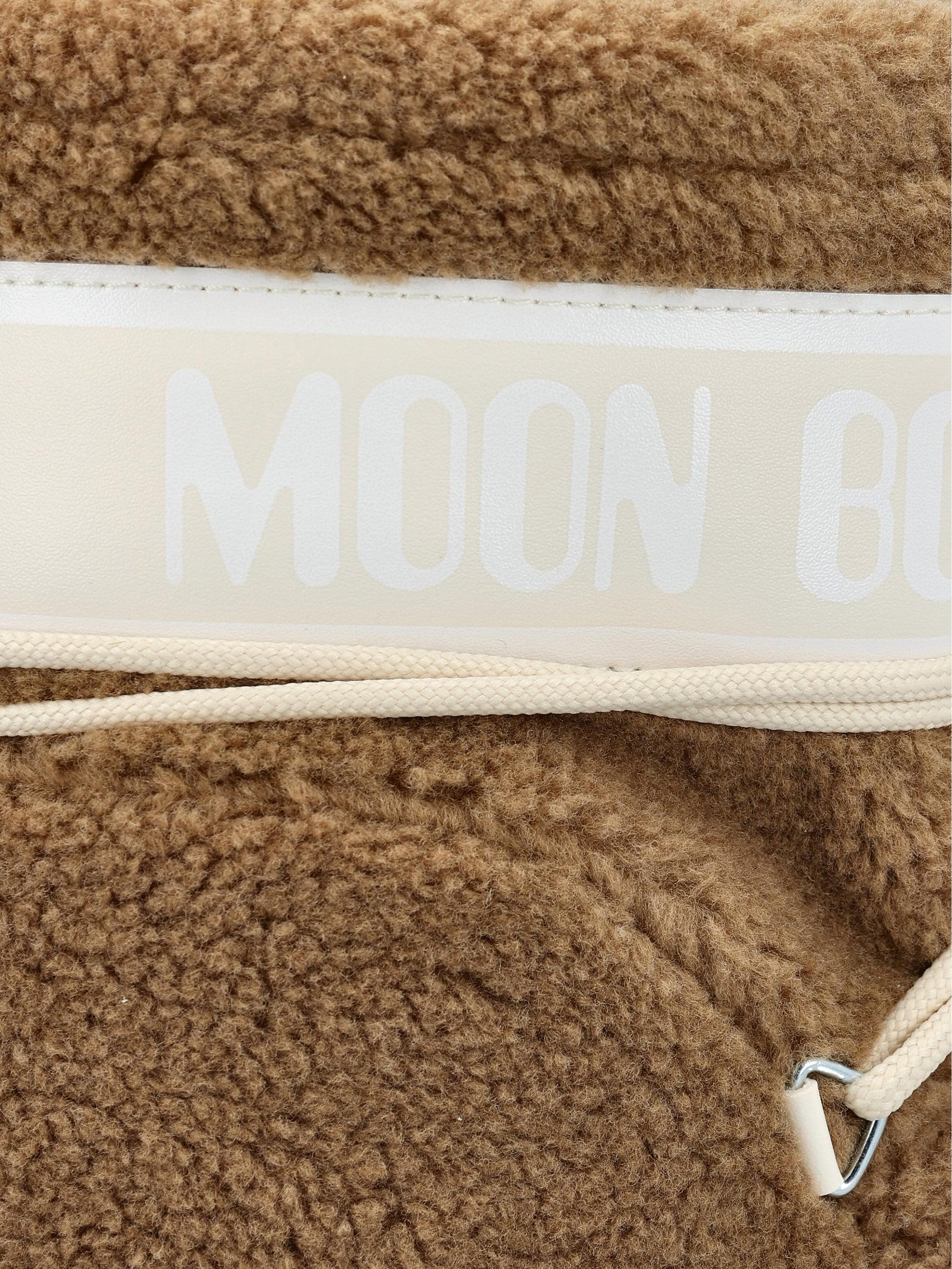 Stivali realizzati in acrilico e poliestere. 80D1409700 M047 MOON BOOT 