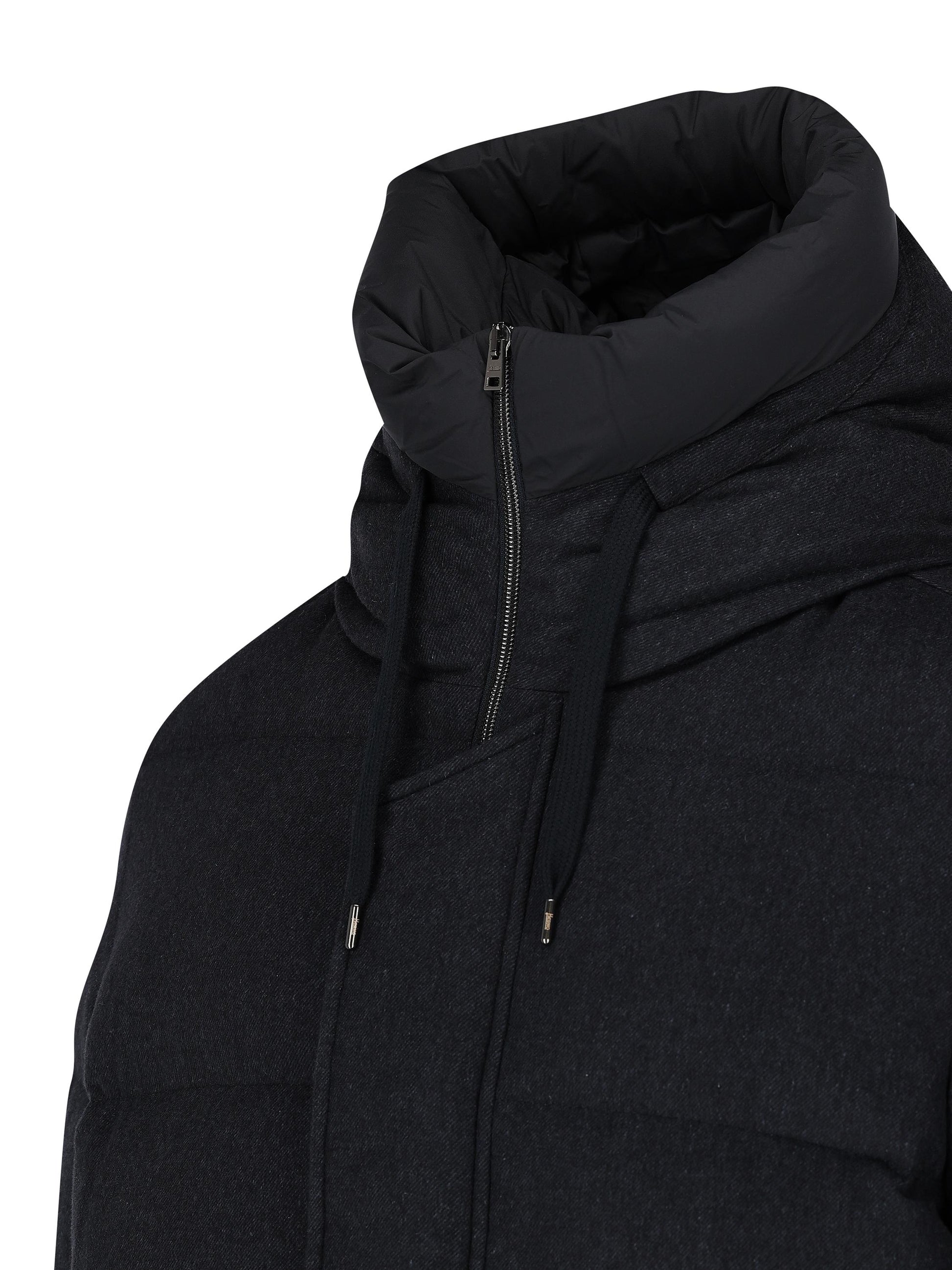 Piumino realizzato in seta e cashmere. PI001143U 380879200 HERNO 