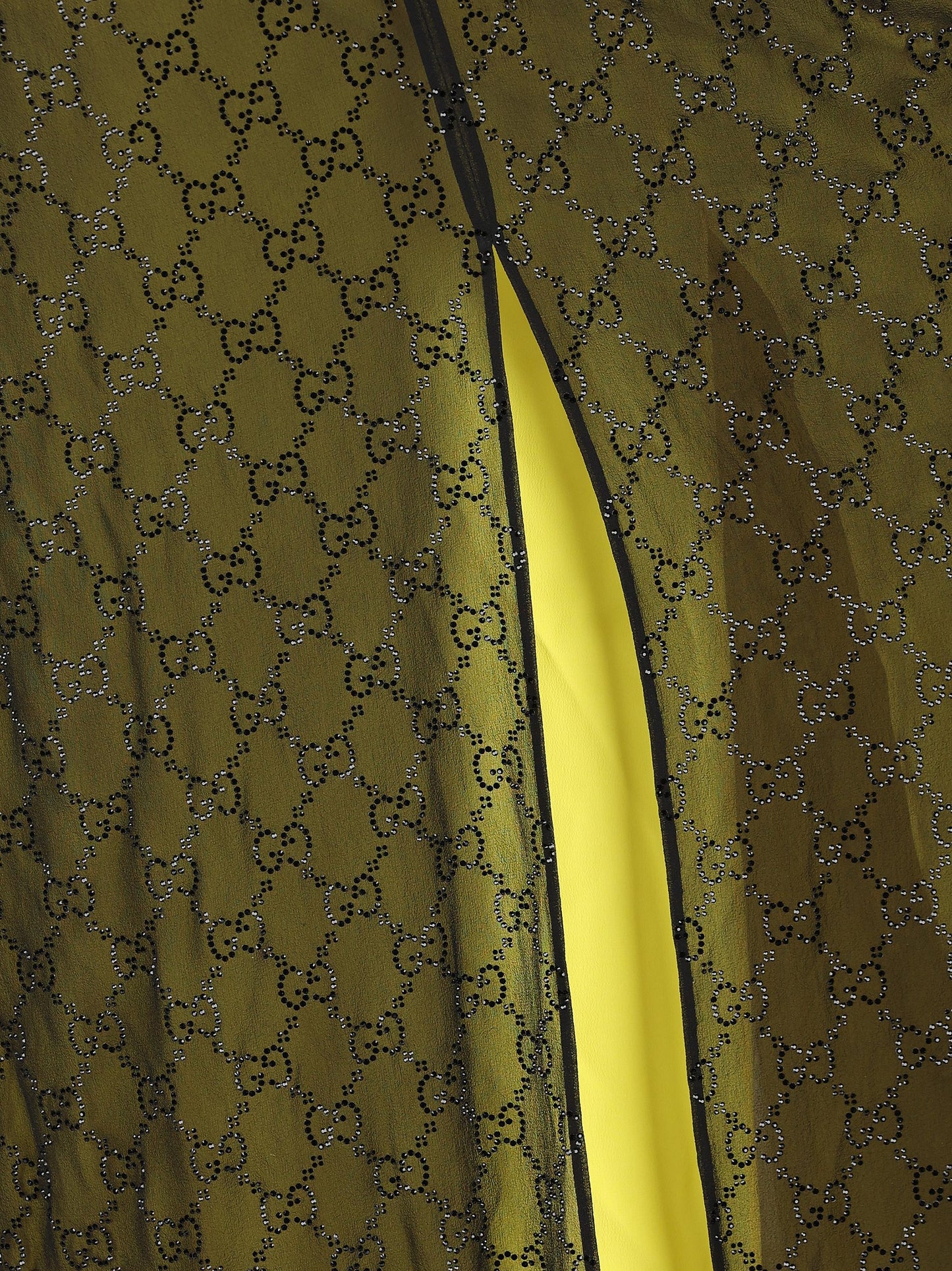 Abito realizzato in seta. 852965 ZHS041000 GUCCI 