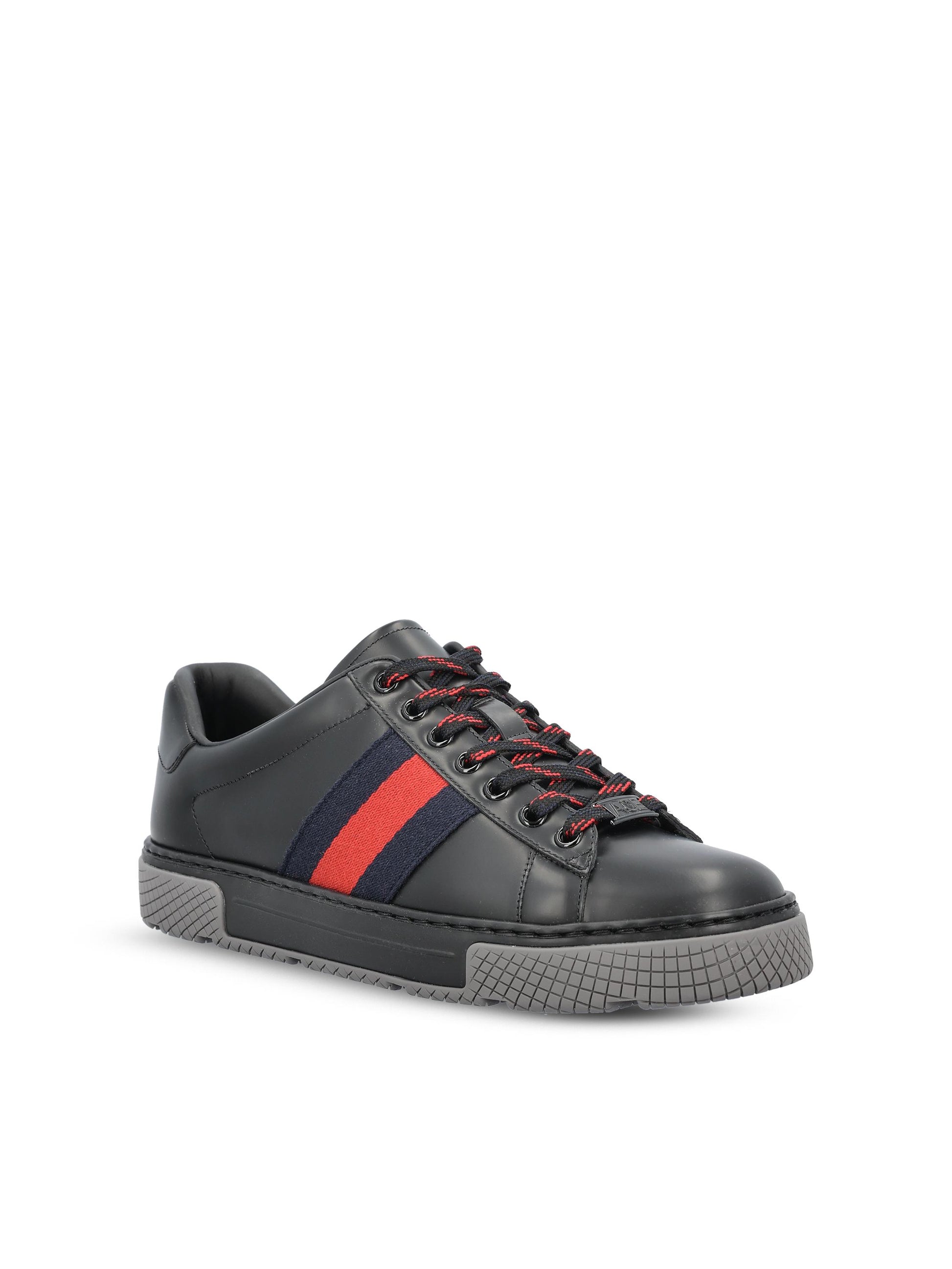 Sneakers realizzate in pelle liscia. 849836 AAFN31076 GUCCI 