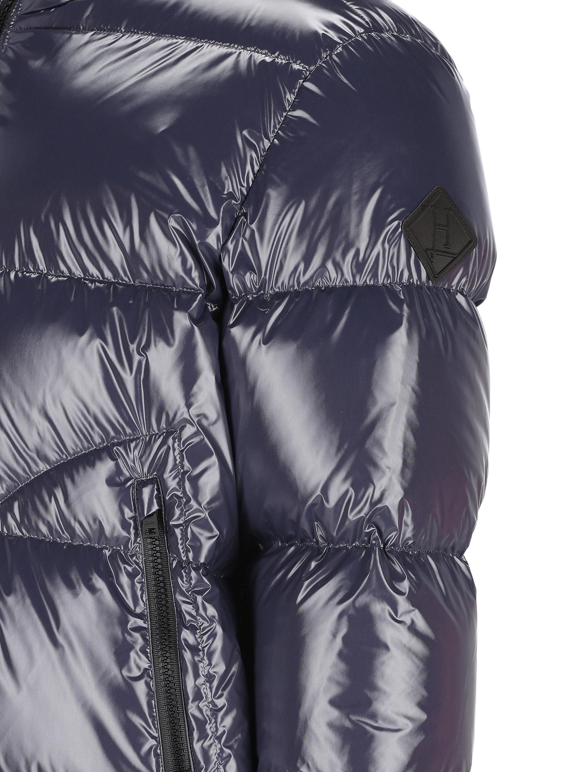 Piumino corto effetto lucido con cappuccio PI001133U 12220Z9202 HERNO 