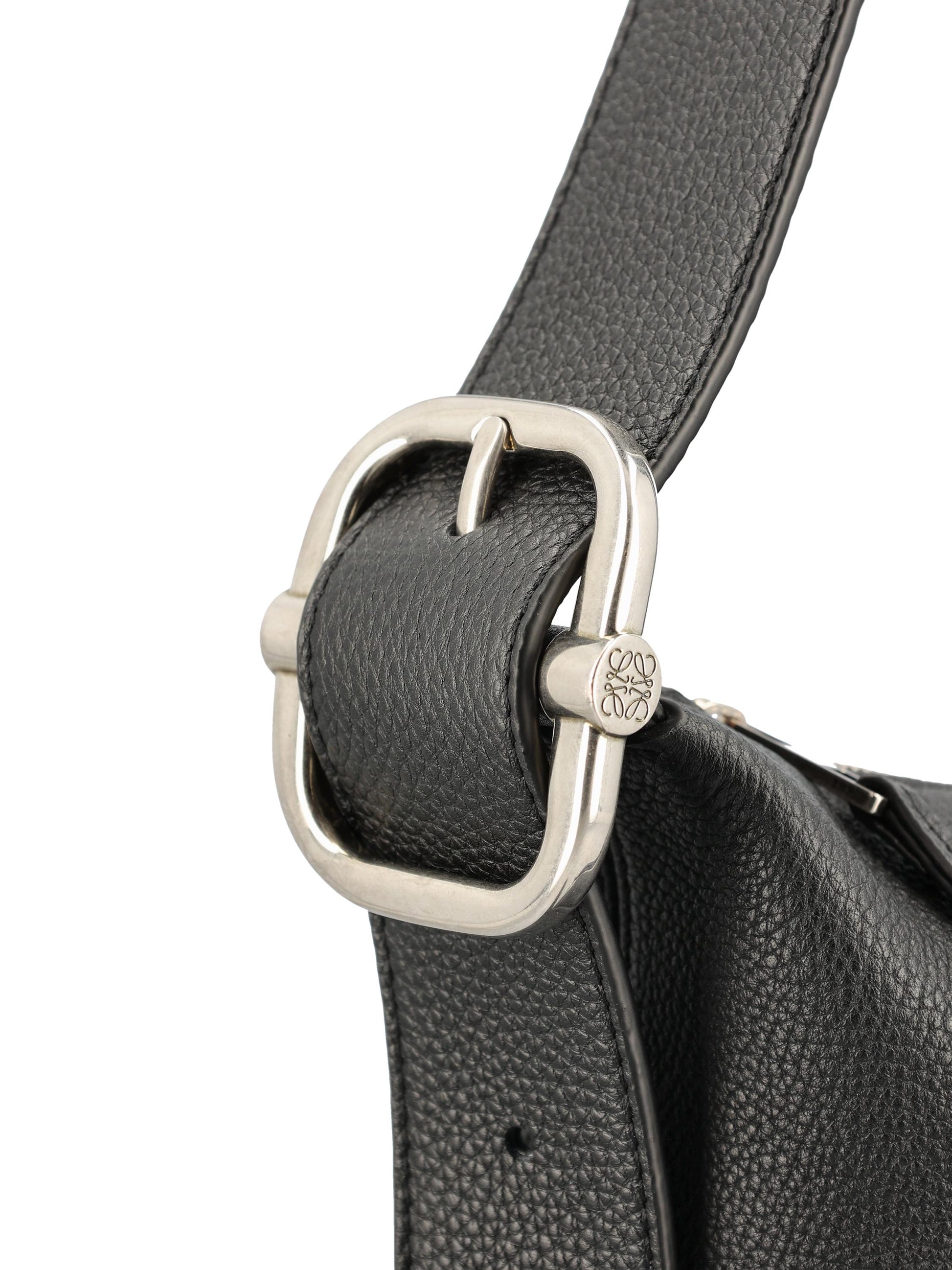 Borsa realizzata in pelle di vitello. BB22CMDX01 1100 LOEWE 