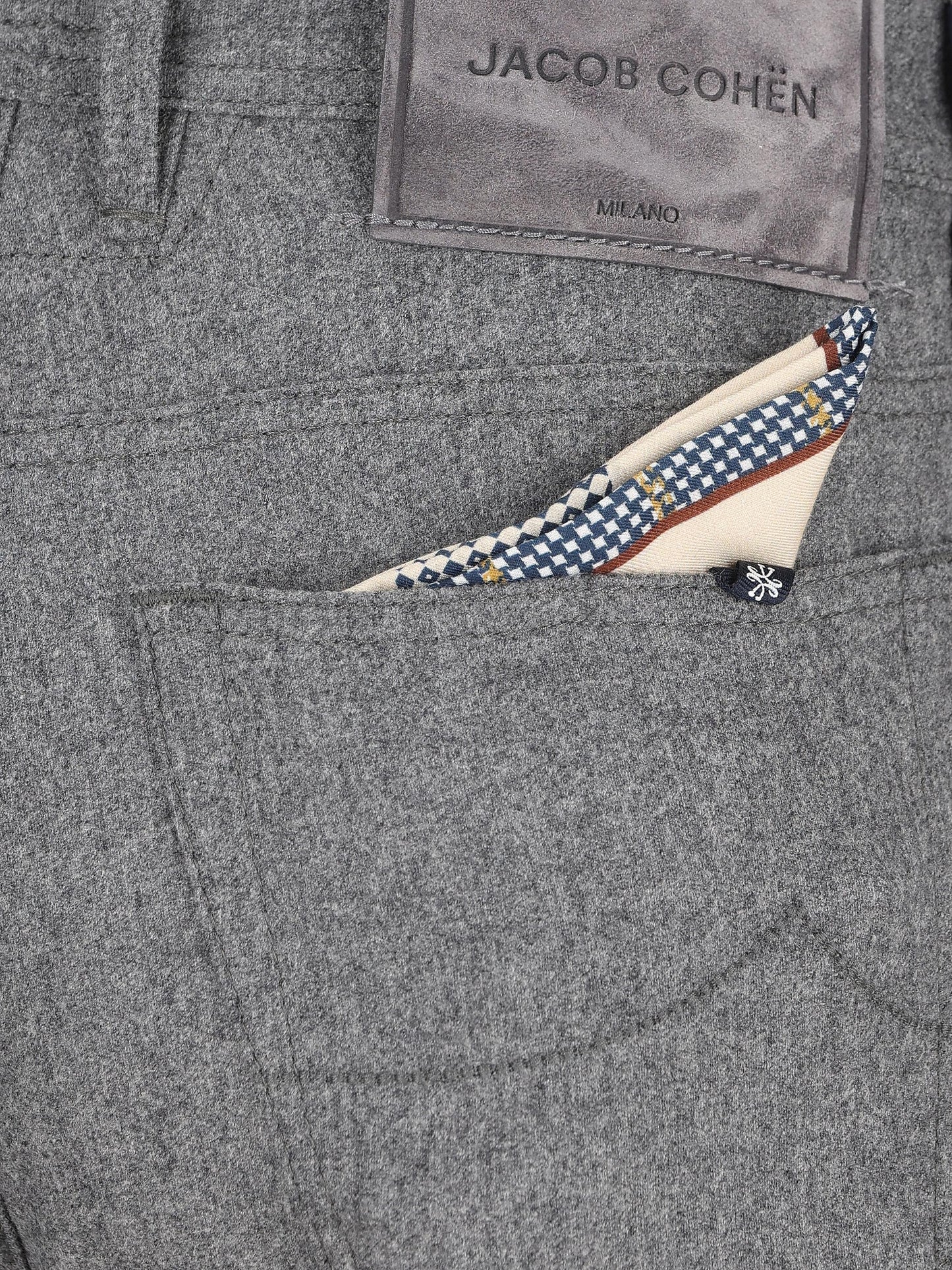 Pantaloni realizzati in lana vergine. QW004001 S3679RWB933 JACOB COHËN 