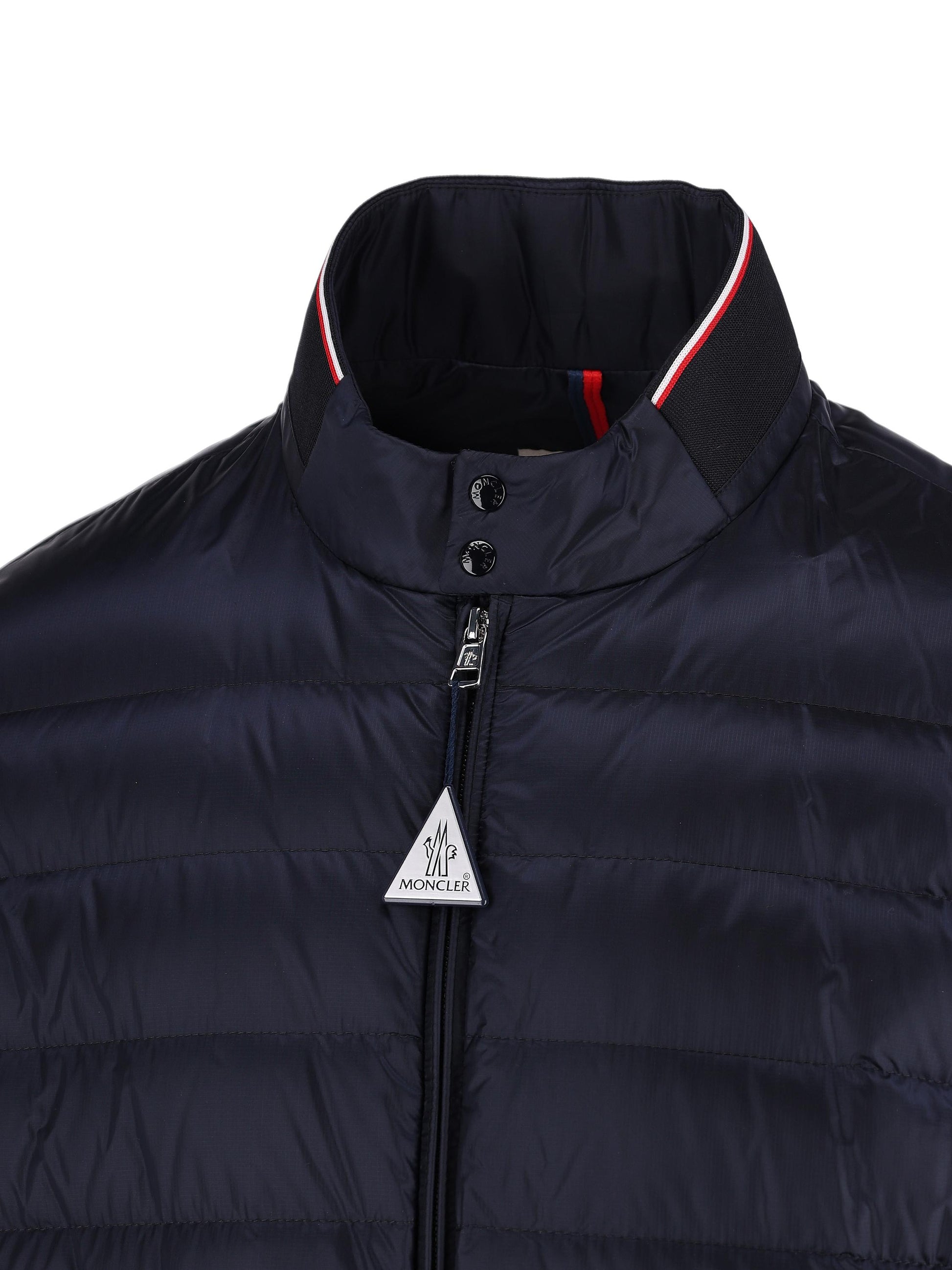 Piumino realizzato in poliammide. M1A00008 597XQ776 MONCLER 