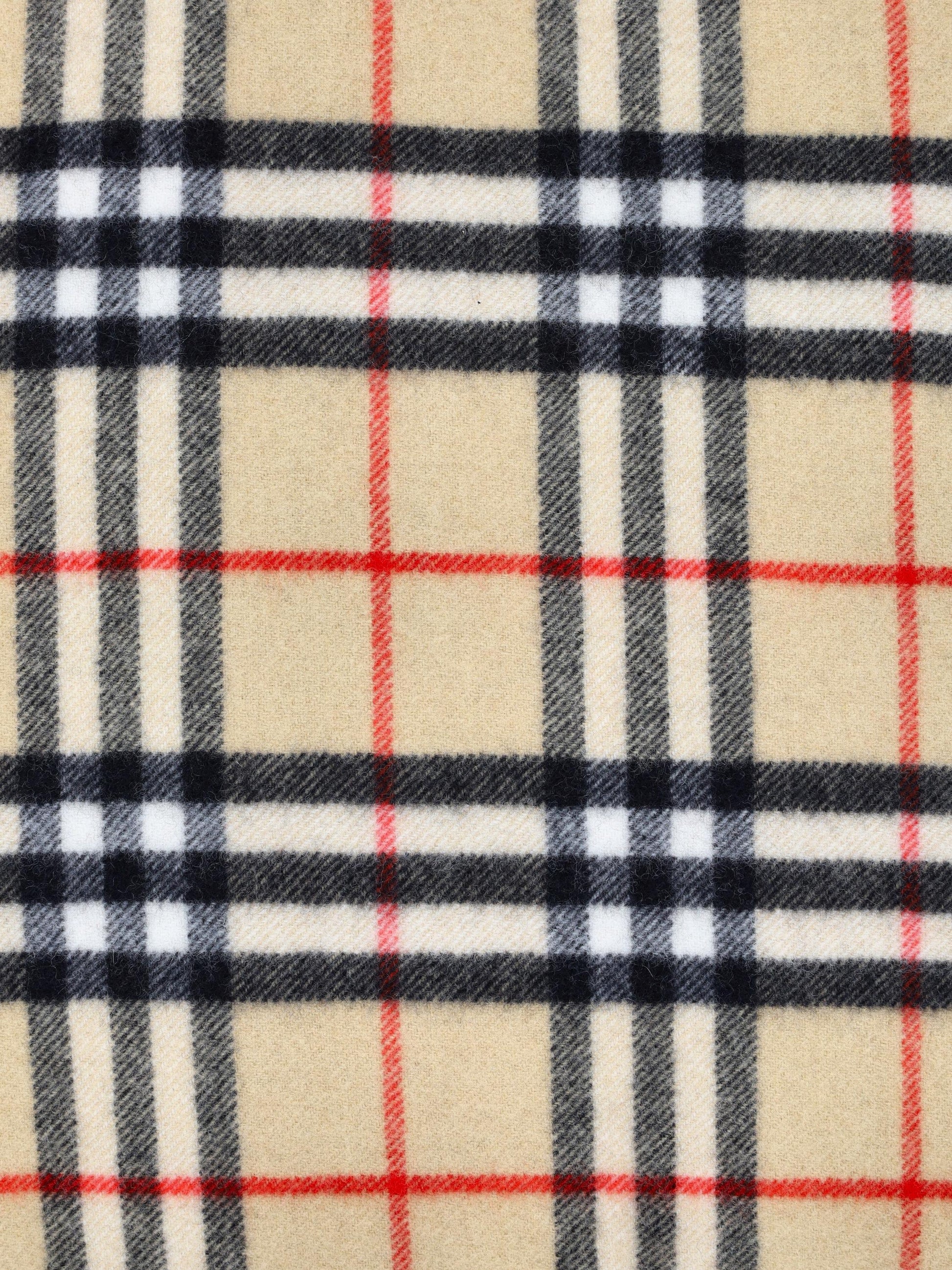 Cuscino realizzato in cashmere. 8119492 B9368 BURBERRY 