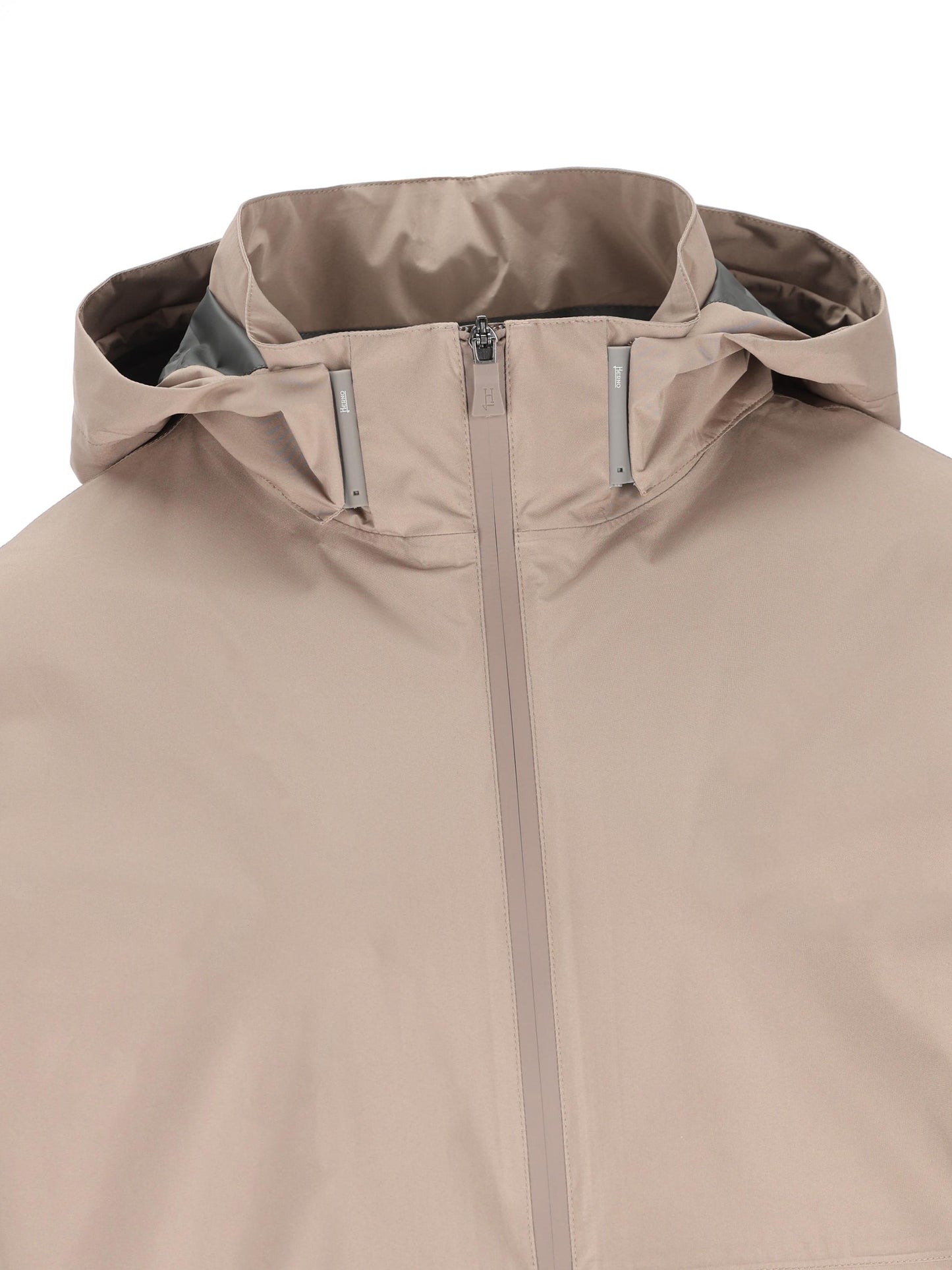 Giacca realizzata in poliammide ed elastan. GI000618U 128362600 HERNO 