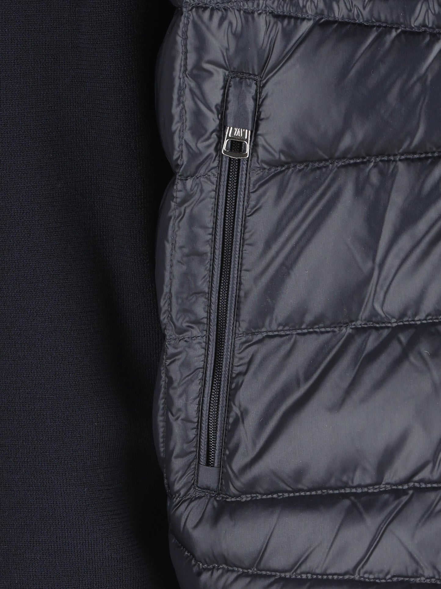 Cardigan realizzato in poliammide e lana vergine. M9B00018 M1131776 MONCLER 