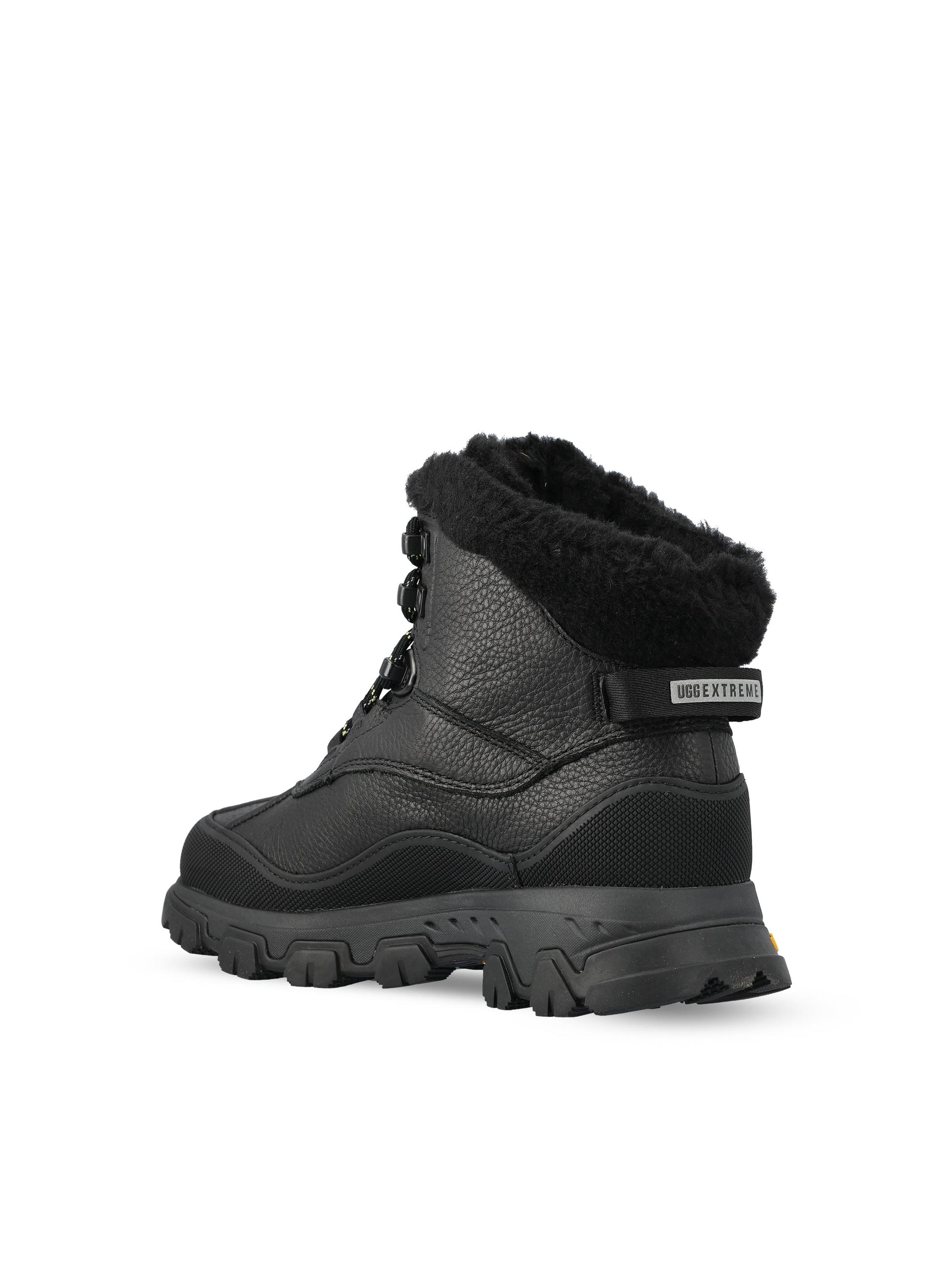 Scarponcini realizzati in pelle e materiale sintetico. 1169031 BLK UGG 