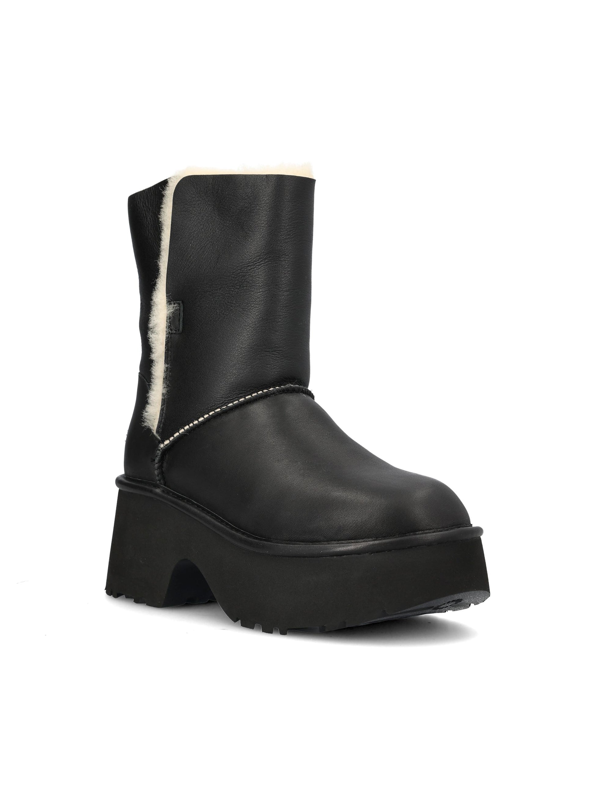Stivale realizzato in pelle 1172590 BLK UGG 