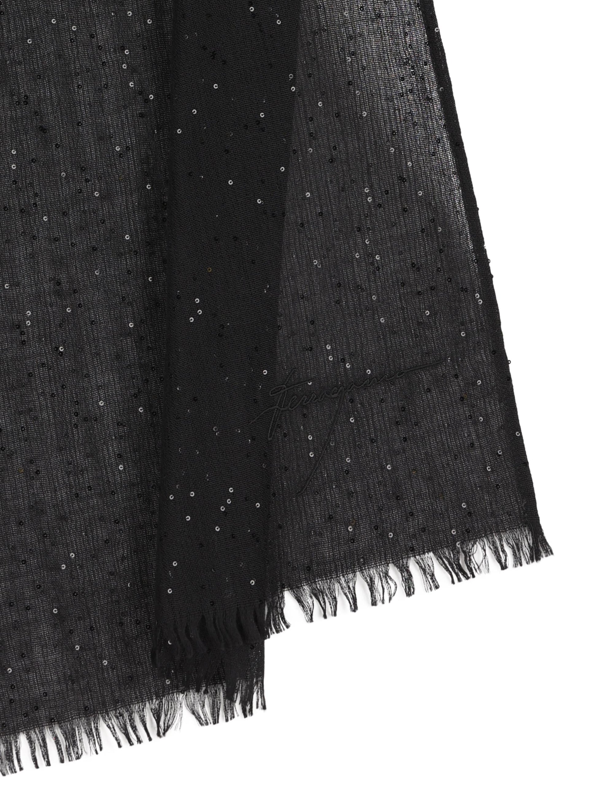 Stola realizzata in cashmere e seta. 320952 781474005 SALVATORE FERRAGAMO 