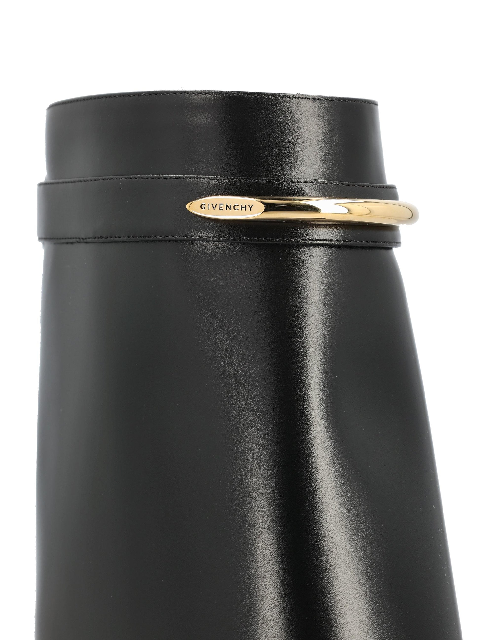 Stivali realizzati in pelle di vitello. BE605LE1J7 001 GIVENCHY 