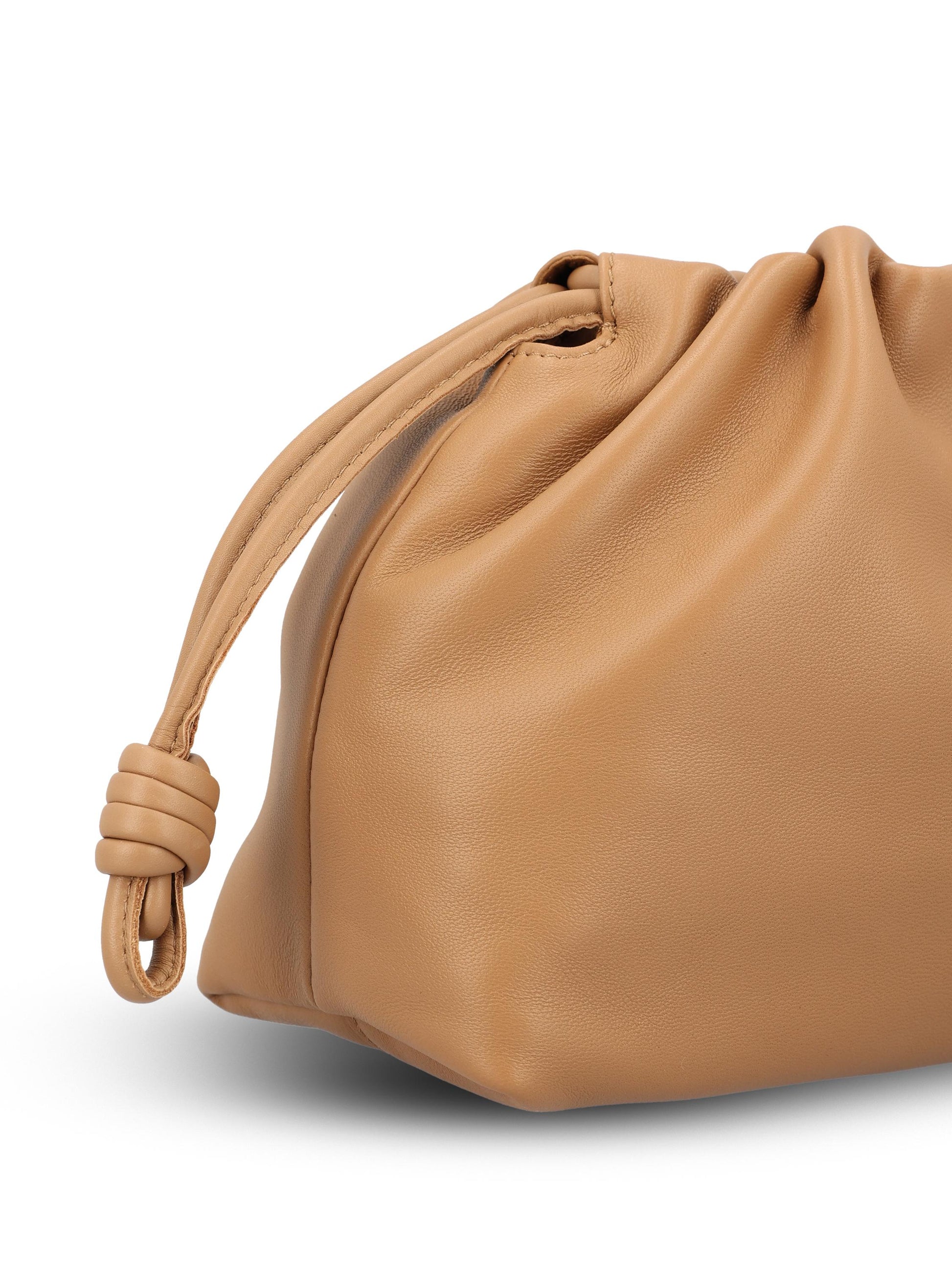 Borsa realizzata in pelle di agnello. A411FCRX75 9579 LOEWE 