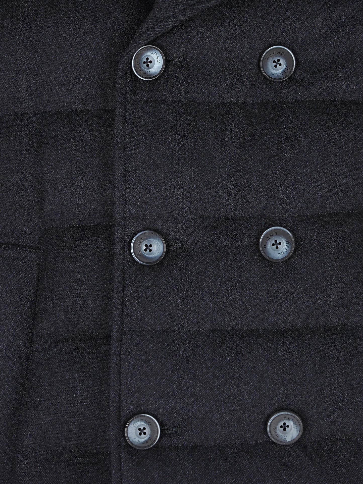 Piumino realizzato in seta e cashmere. PI001260U 380879200 HERNO 