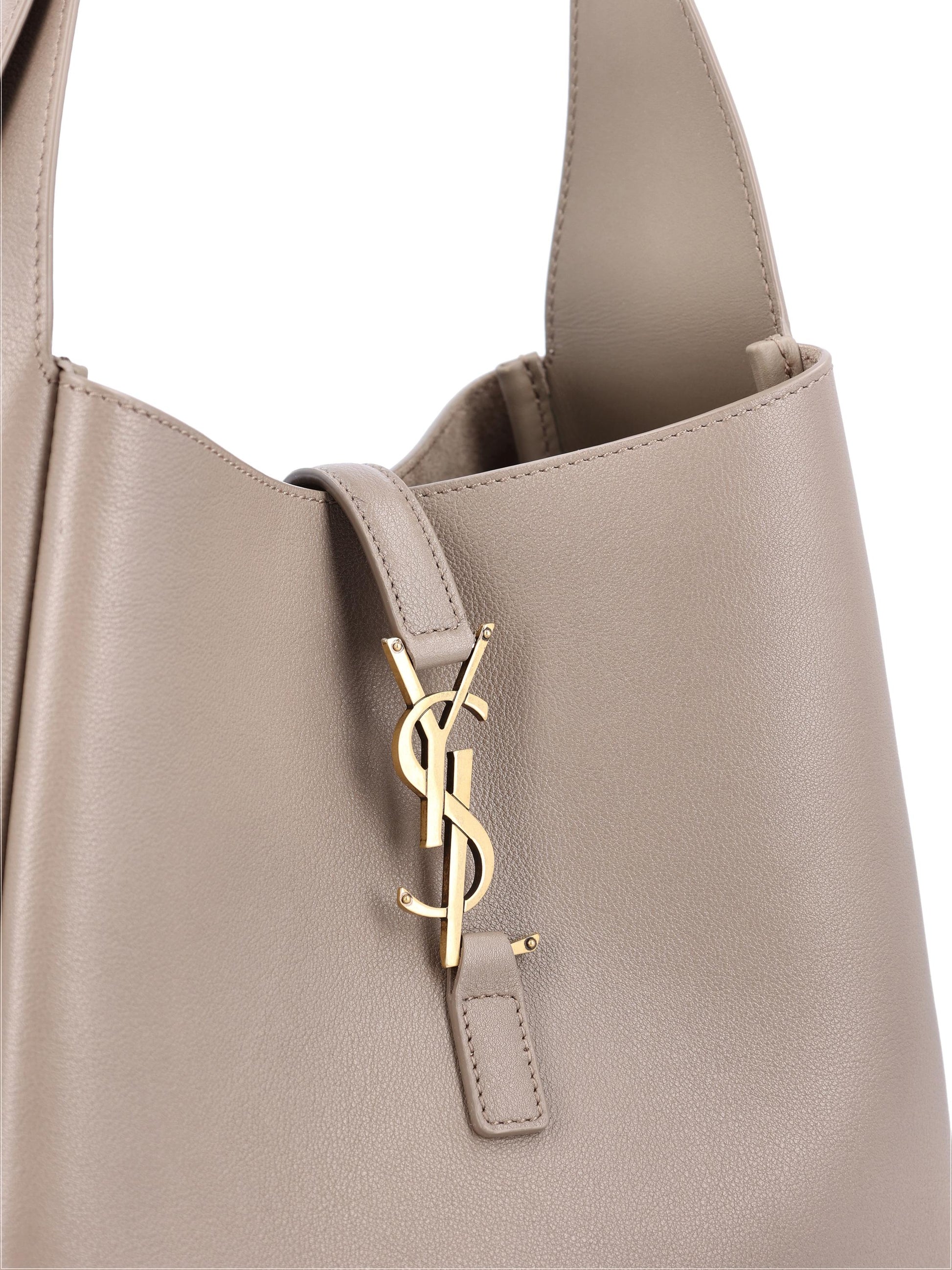 Borsa realizzata in pelle di vitello. 850533 AAAUQ1346 SAINT LAURENT 