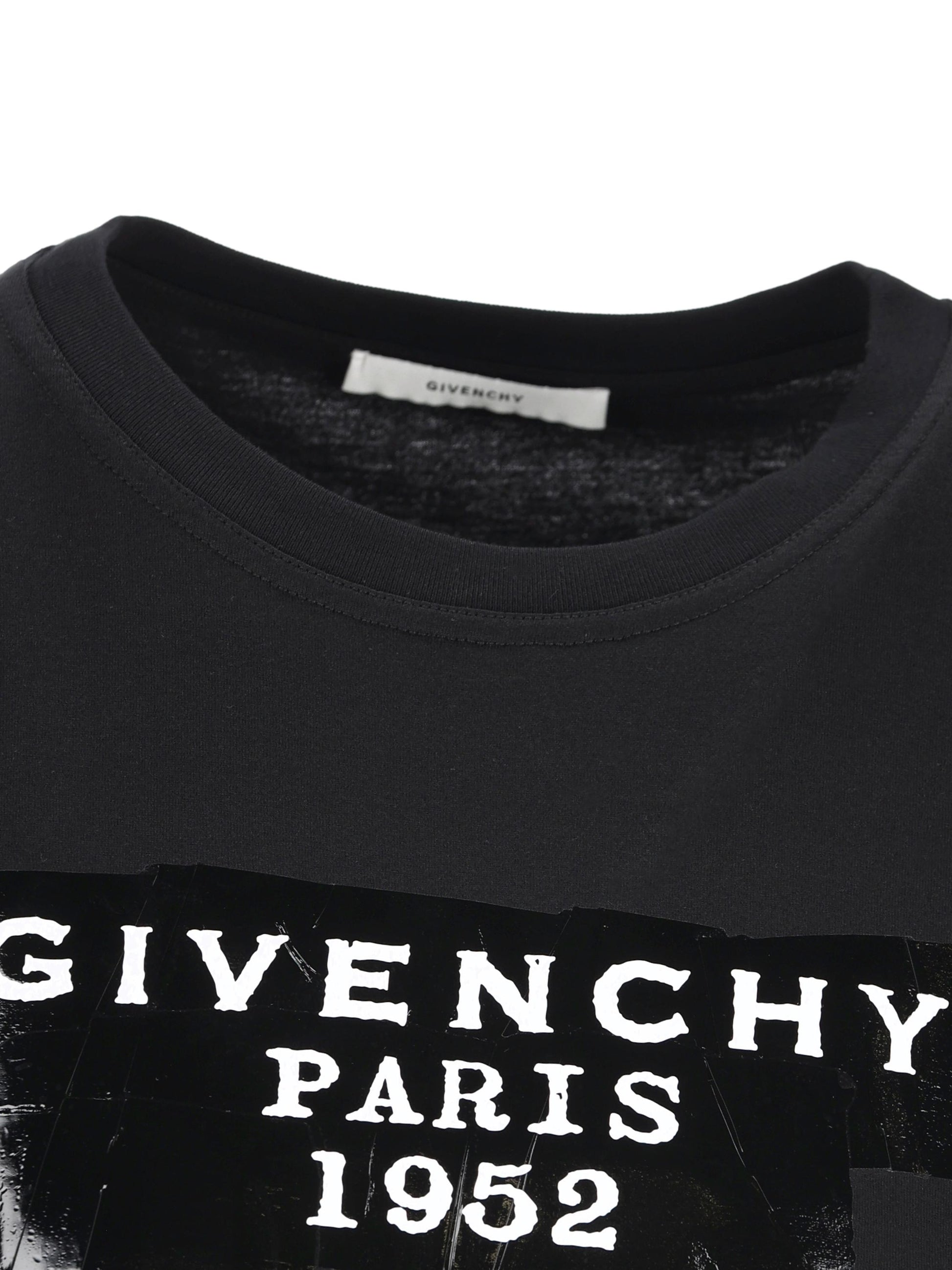 T-Shirt realizzata in cotone. BW70FJP78U 001 GIVENCHY 